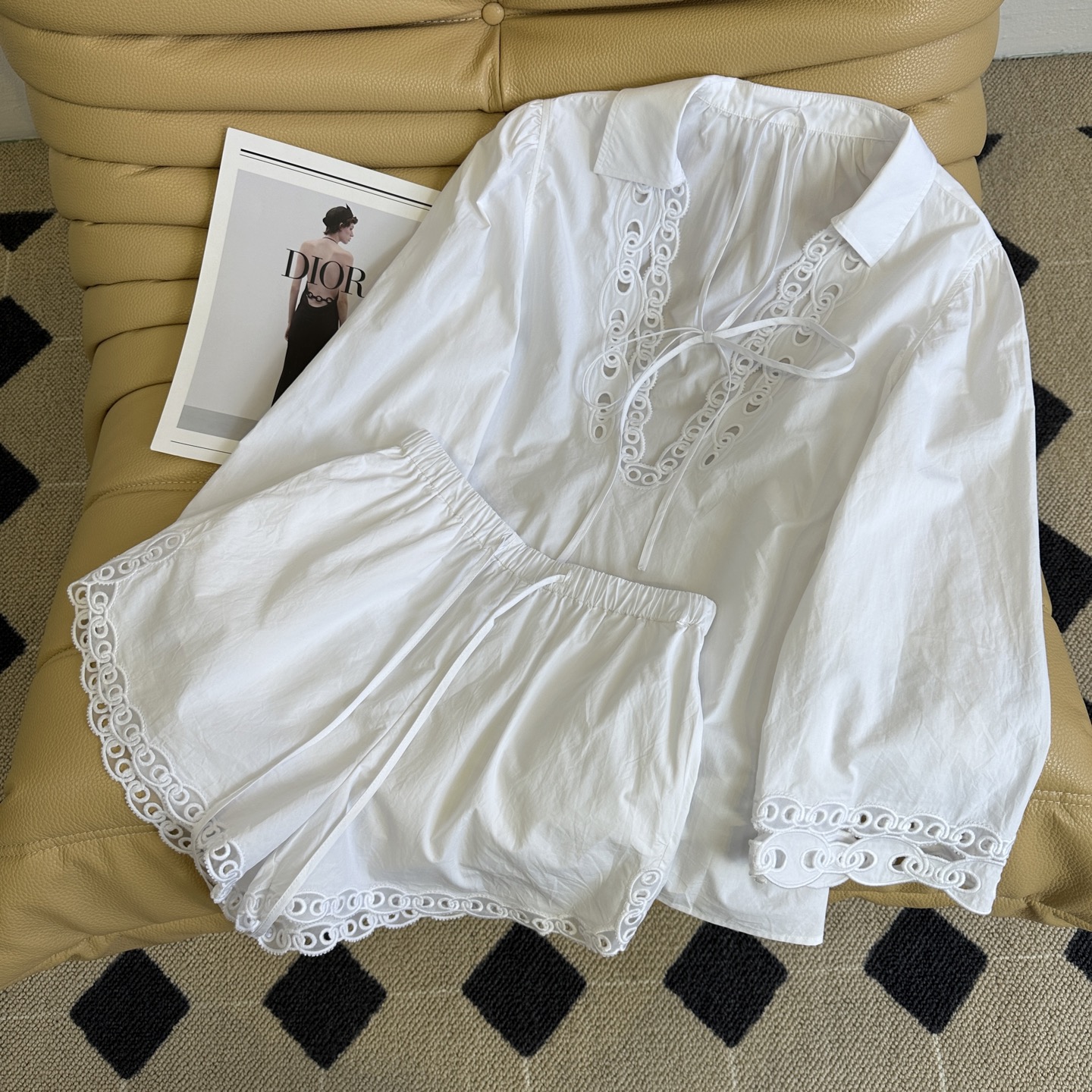 Stylish New One-Size-Fits-All Dress with Fine Embroidery and Loose Tie - 图片 1