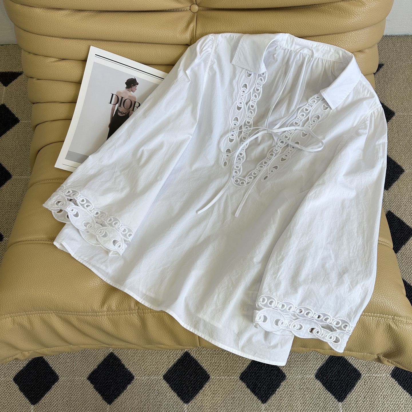 Stylish New One-Size-Fits-All Dress with Fine Embroidery and Loose Tie - 图片 2