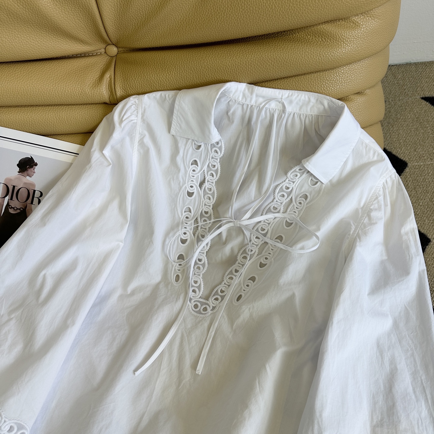 Stylish New One-Size-Fits-All Dress with Fine Embroidery and Loose Tie - 图片 4