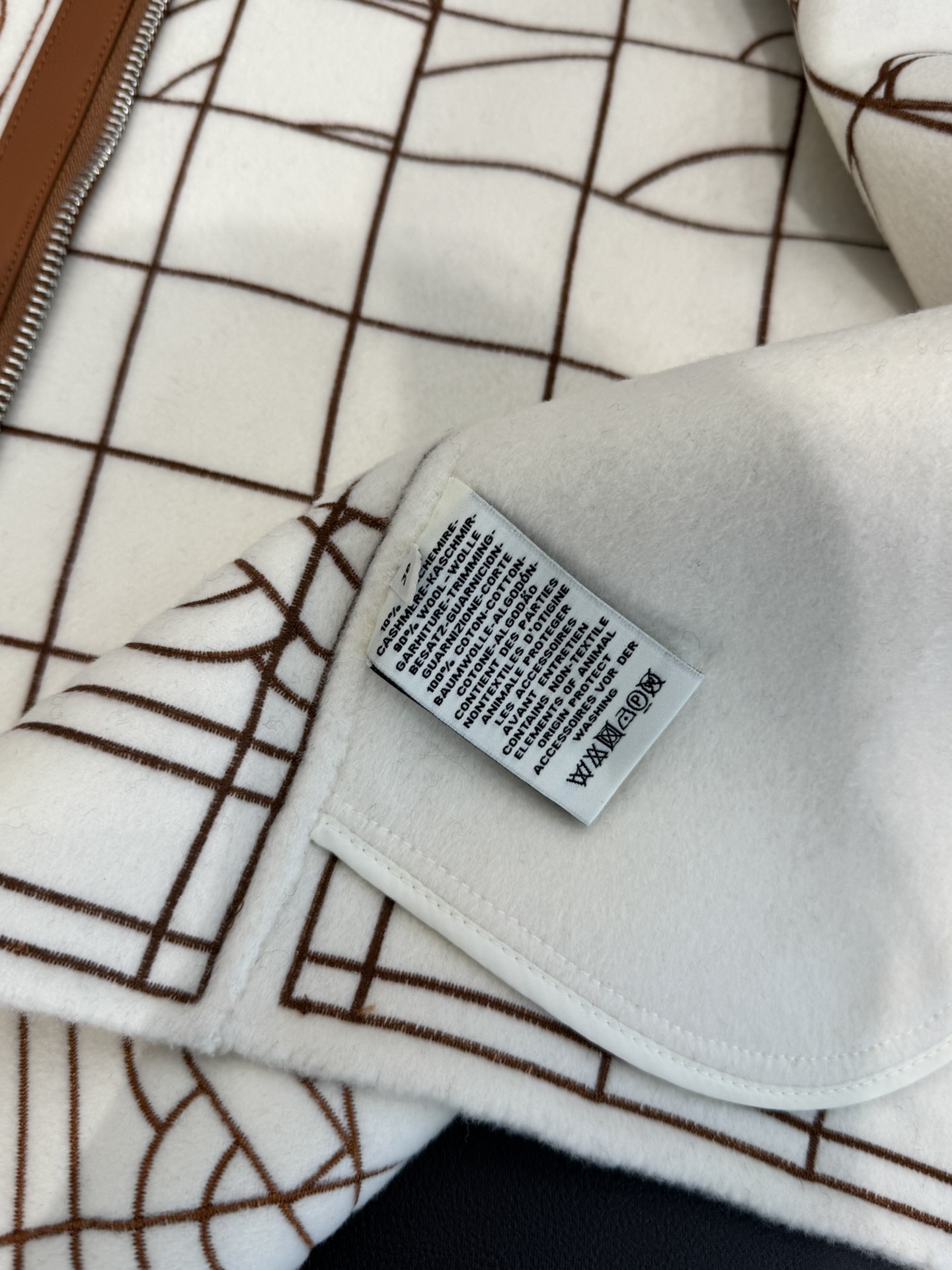 Title: P2280 Female Suit with Dustproof Bag 2025 New Heavy Worker Embroidered Wool Summary: One-size-fits-all female suit made of 90% wool, 10% - 图片 9