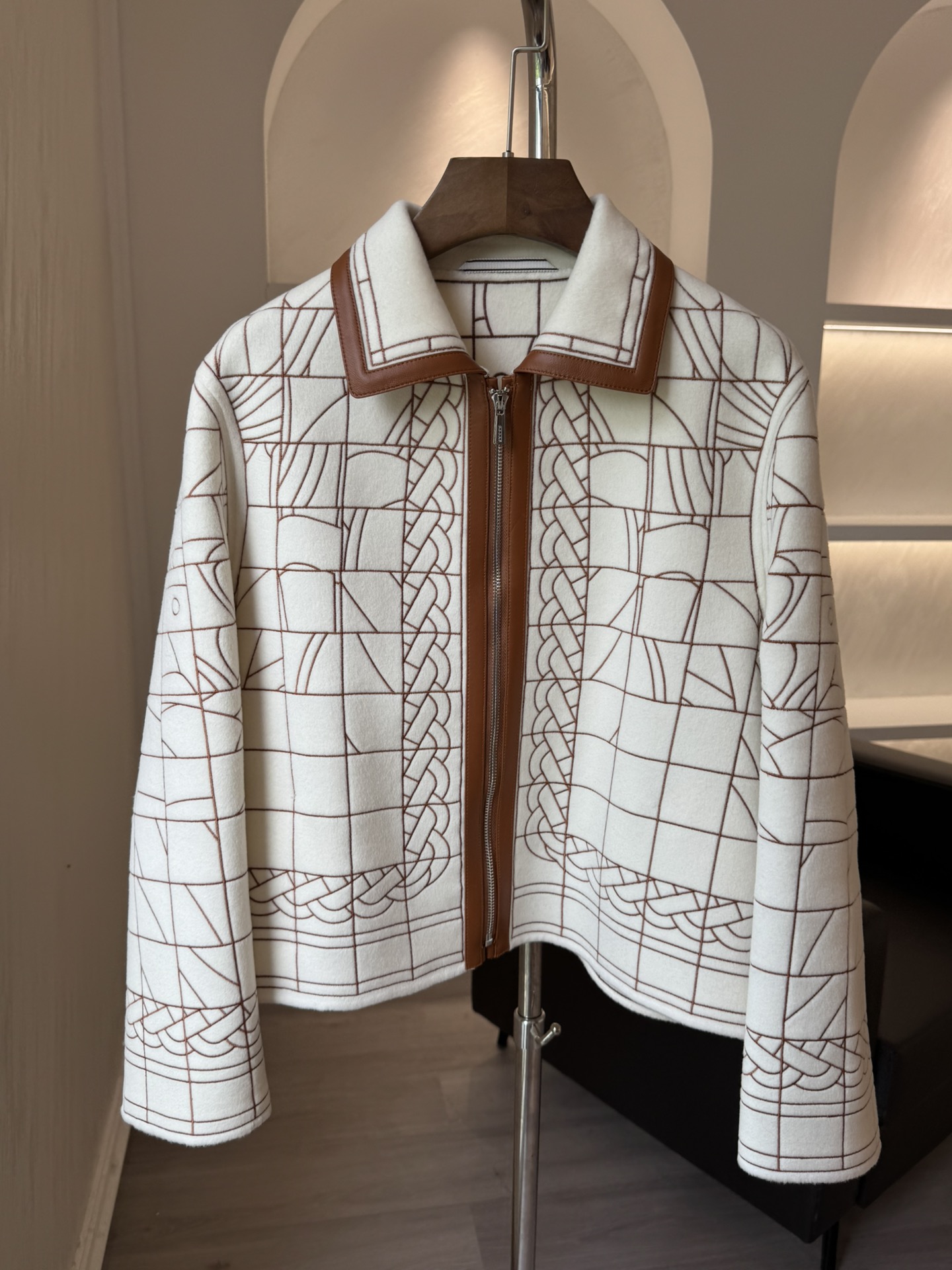 Title: P2280 Female Suit with Dustproof Bag 2025 New Heavy Worker Embroidered Wool Summary: One-size-fits-all female suit made of 90% wool, 10% - 图片 3