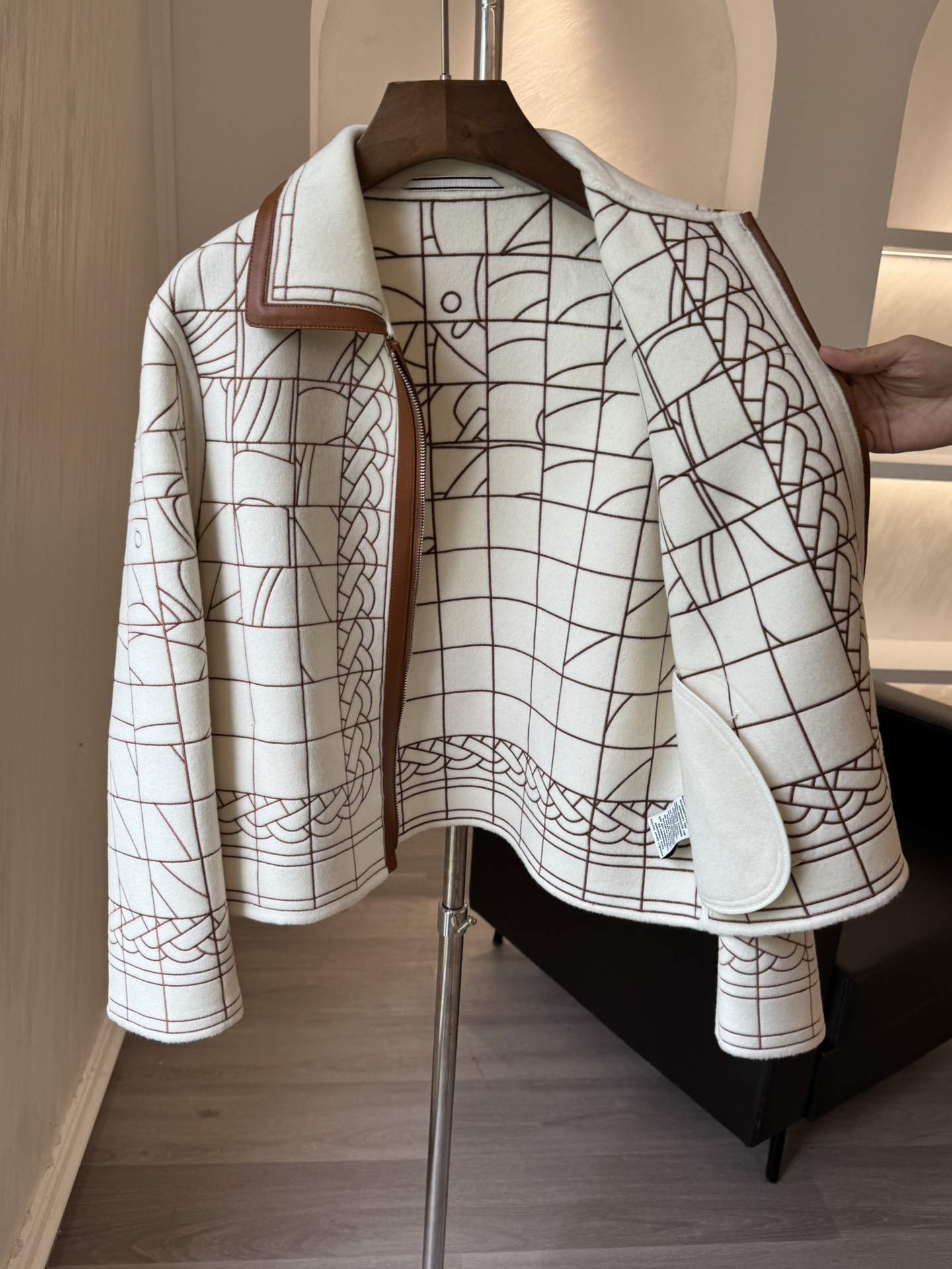 Title: P2280 Female Suit with Dustproof Bag 2025 New Heavy Worker Embroidered Wool Summary: One-size-fits-all female suit made of 90% wool, 10% - 图片 7