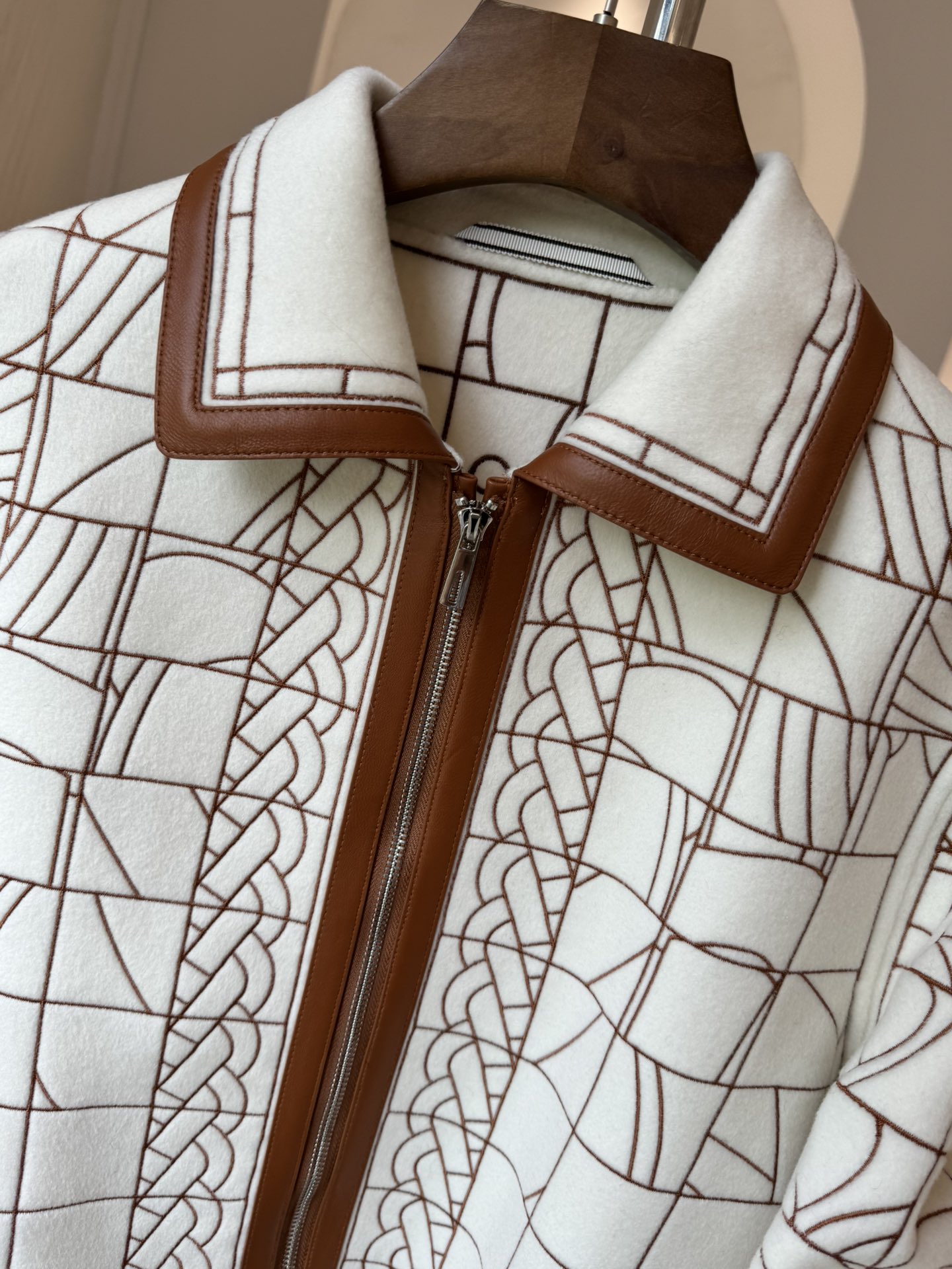 Title: P2280 Female Suit with Dustproof Bag 2025 New Heavy Worker Embroidered Wool Summary: One-size-fits-all female suit made of 90% wool, 10% - 图片 6