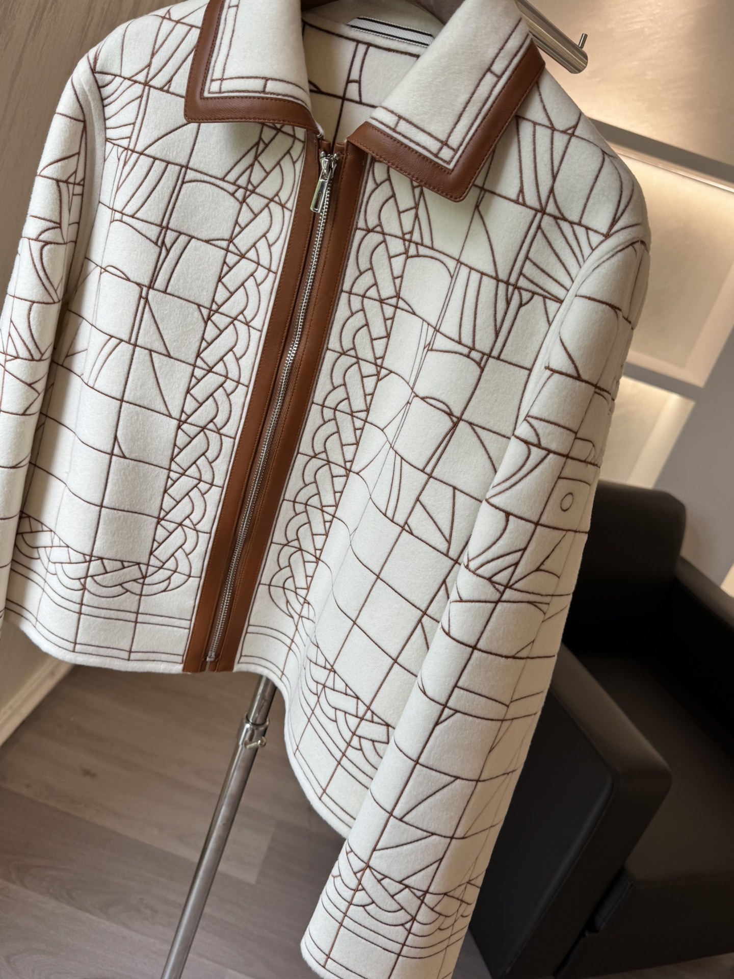 Title: P2280 Female Suit with Dustproof Bag 2025 New Heavy Worker Embroidered Wool Summary: One-size-fits-all female suit made of 90% wool, 10% - 图片 4