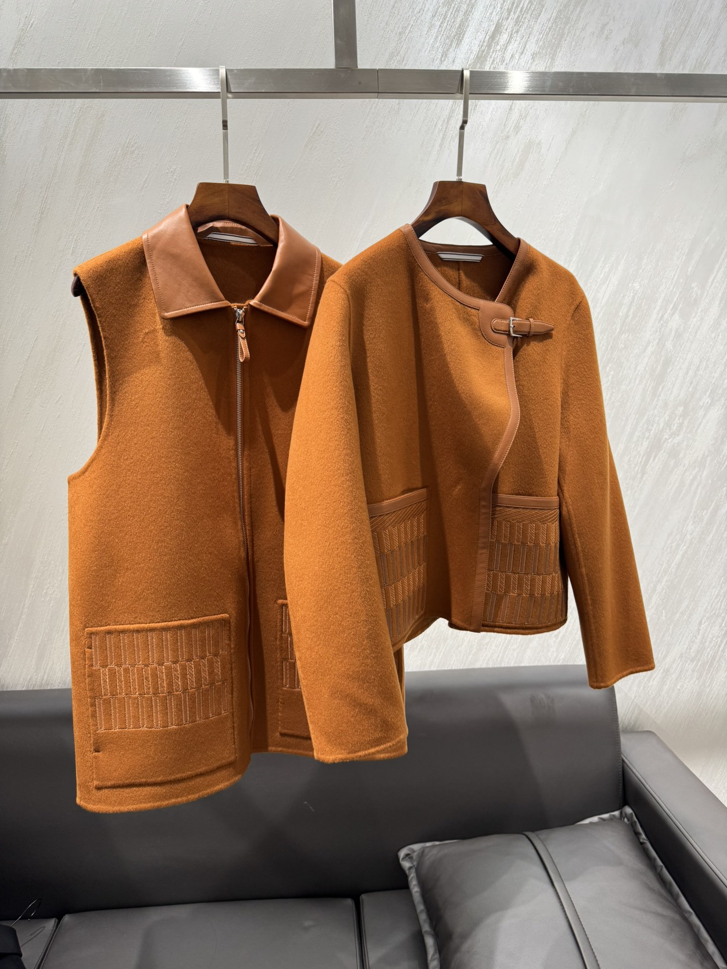 “Original Hard-Core Female Suit with Heavy-Earth Embroidery, 90% Wool, 10% Wool in White, Black, Caramel” - 图片 5