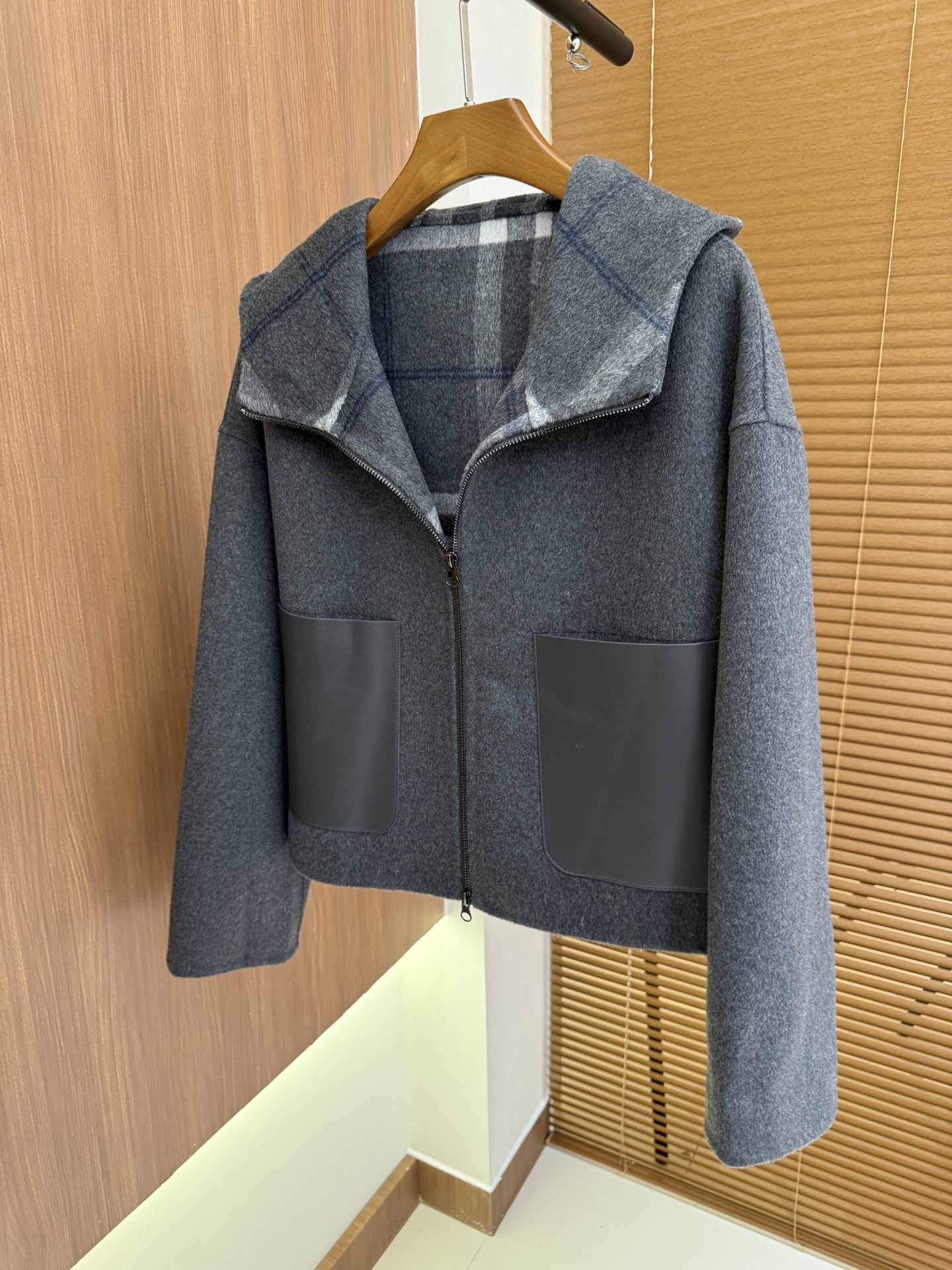 Burbe*ry 25秋冬新款 经典格纹双面羊毛外套/大衣 100%羊毛 口袋100%真皮 两色 码数：