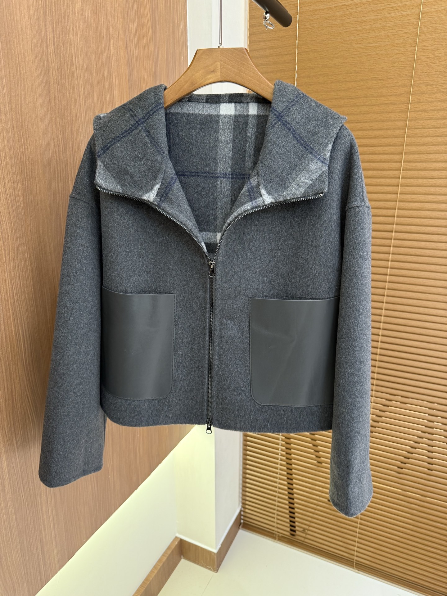 NO:500132,With dust bag Burbe*ry 25 autumn and winter new style, classic checked double-sided wool jacket/coat, wool pocket leather, two colors, 36 38 40,,burberry,jackets & coats,alexander wang19860909配防尘袋Burbe*ry 25秋冬新款 经典格纹双面羊毛外套/大衣 羊毛 口袋真皮 两色 码数36 38 40,,burberry,jackets & coats,alexander wang,Women's clothing
