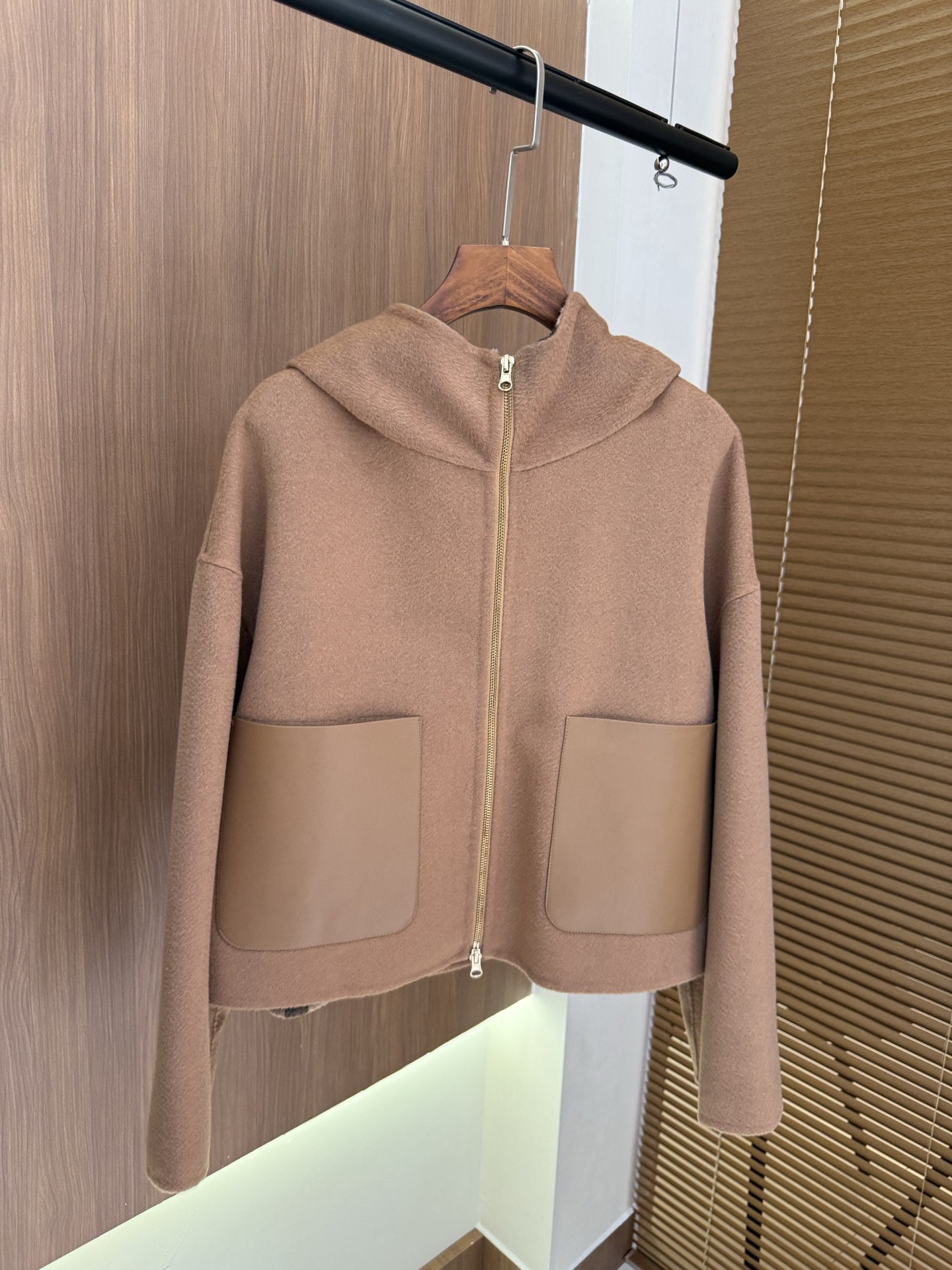 Burbe*ry 25秋冬新款 经典格纹双面羊毛外套/大衣 100%羊毛 口袋100%真皮 两色 码数：