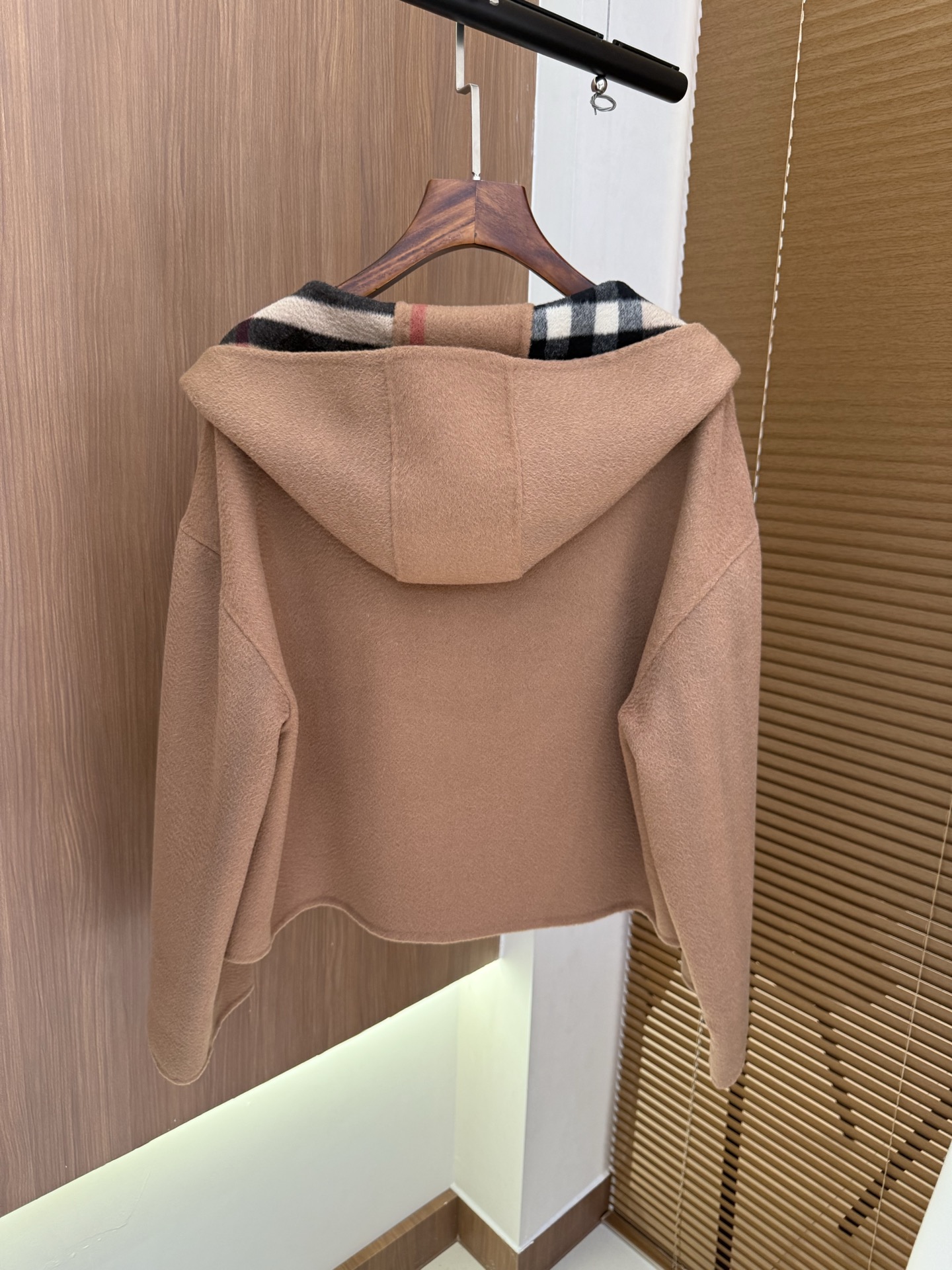 Burbe*ry 25秋冬新款 经典格纹双面羊毛外套/大衣 100%羊毛 口袋100%真皮 两色 码数：