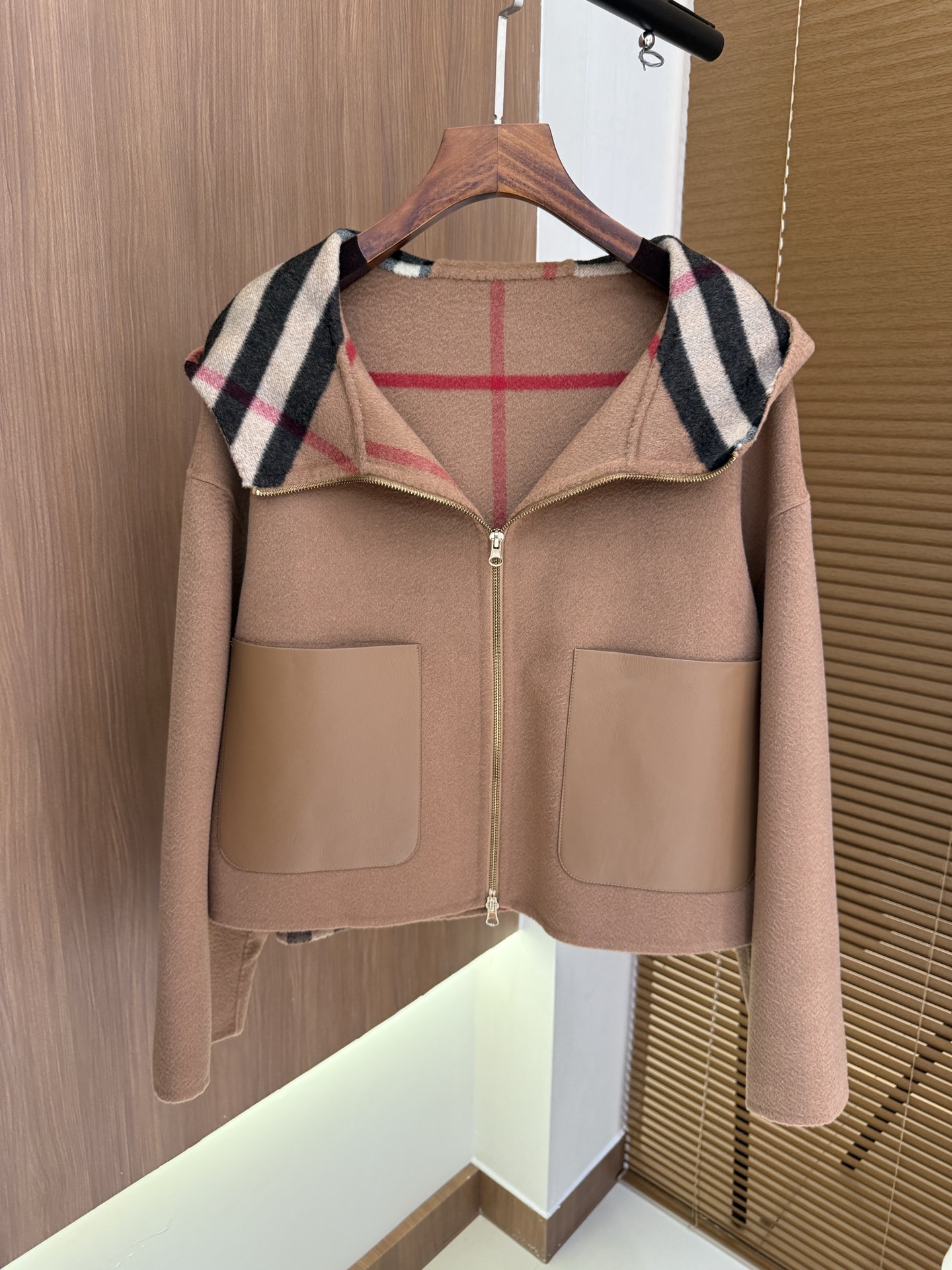 NO:500130,With dust bag Burbe*ry 25 autumn and winter new style, classic checked double-sided wool jacket/coat, wool pocket leather, two colors, 36 38 40,,burberry,jackets & coats,alexander wang19860909配防尘袋Burbe*ry 25秋冬新款 经典格纹双面羊毛外套/大衣 羊毛 口袋真皮 两色 码数36 38 40,,burberry,jackets & coats,alexander wang,Women's clothing