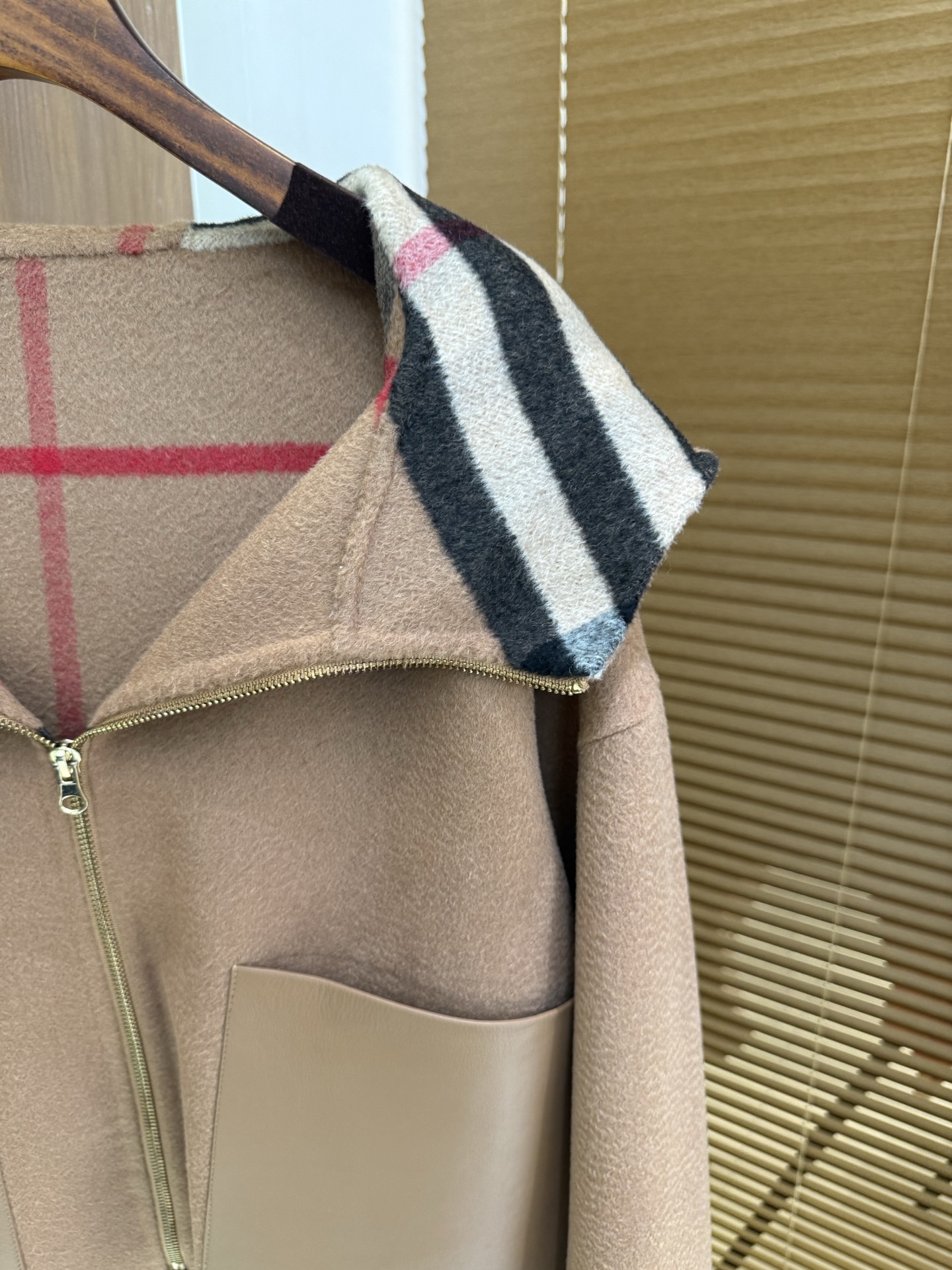 Burbe*ry 25秋冬新款 经典格纹双面羊毛外套/大衣 100%羊毛 口袋100%真皮 两色 码数：