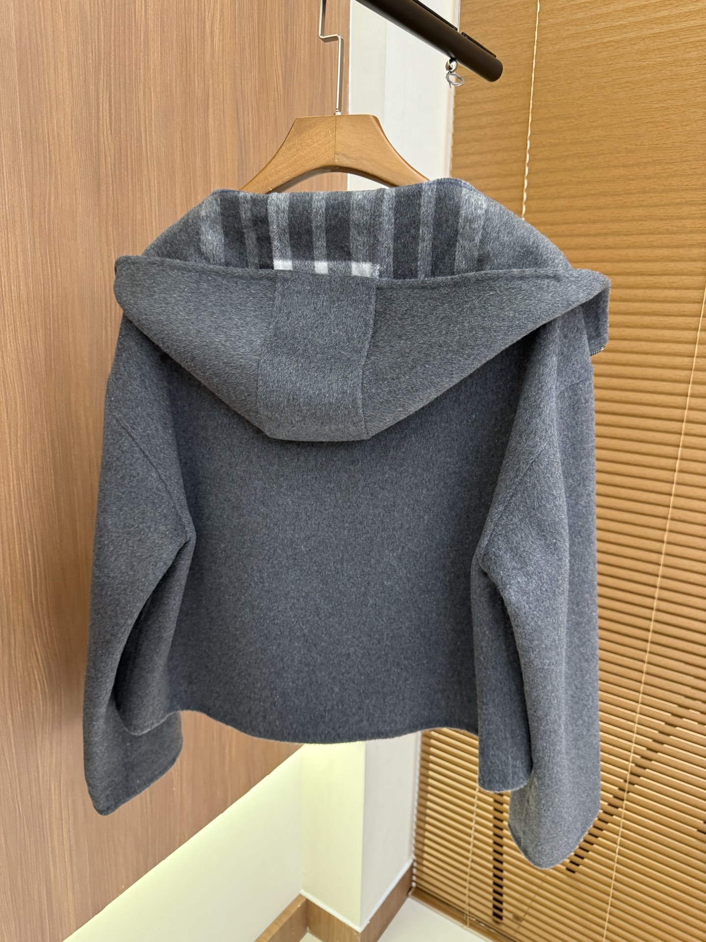 Burbe*ry 25秋冬新款 经典格纹双面羊毛外套/大衣 100%羊毛 口袋100%真皮 两色 码数：