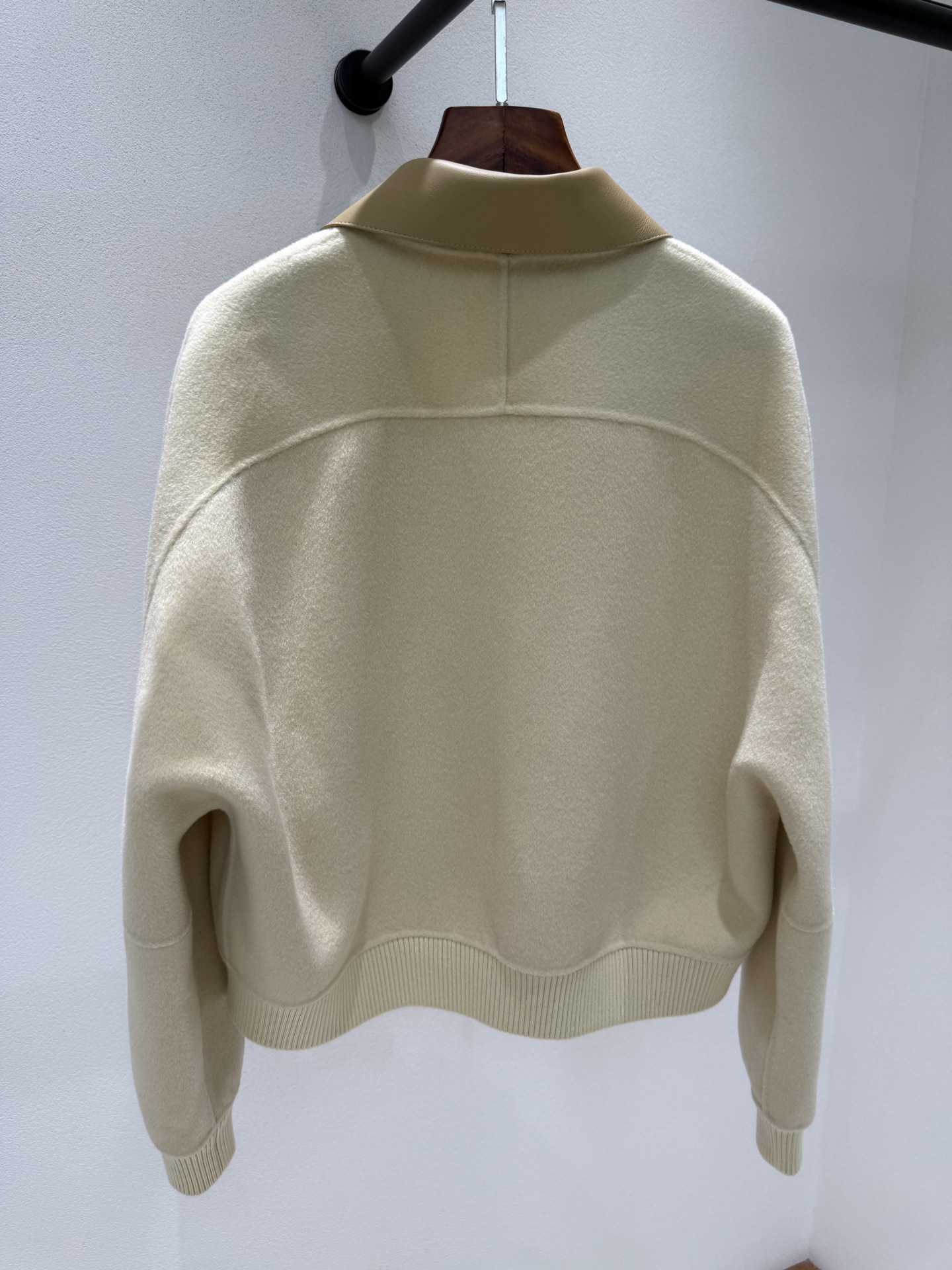 Title: Hermès 2025 Cashmere Jacket for Autumn/Winter, Single-Rate Female Suit, Includes Dustproof Bag Summary: Versatile sizes 36-42, suitable for - 图片 7
