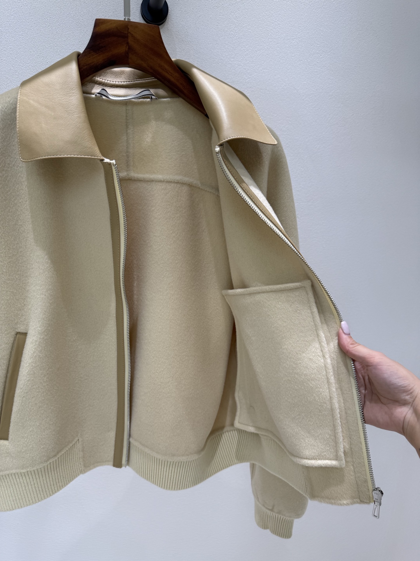 Title: Hermès 2025 Cashmere Jacket for Autumn/Winter, Single-Rate Female Suit, Includes Dustproof Bag Summary: Versatile sizes 36-42, suitable for - 图片 6