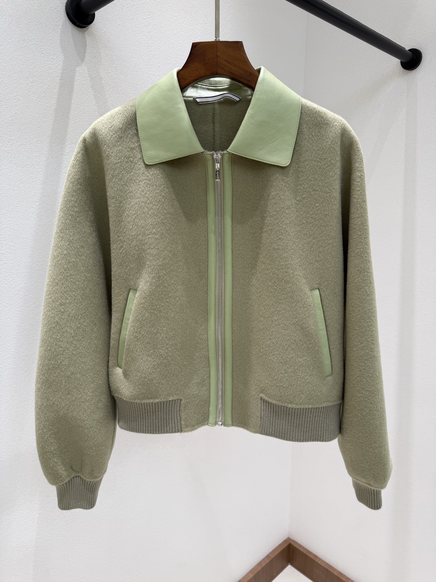 “Herme s 2025 Cashmere Jacket: Single-Rate Female Suit for Autumn & Winter | Dustproof Bag Included” - 图片 1