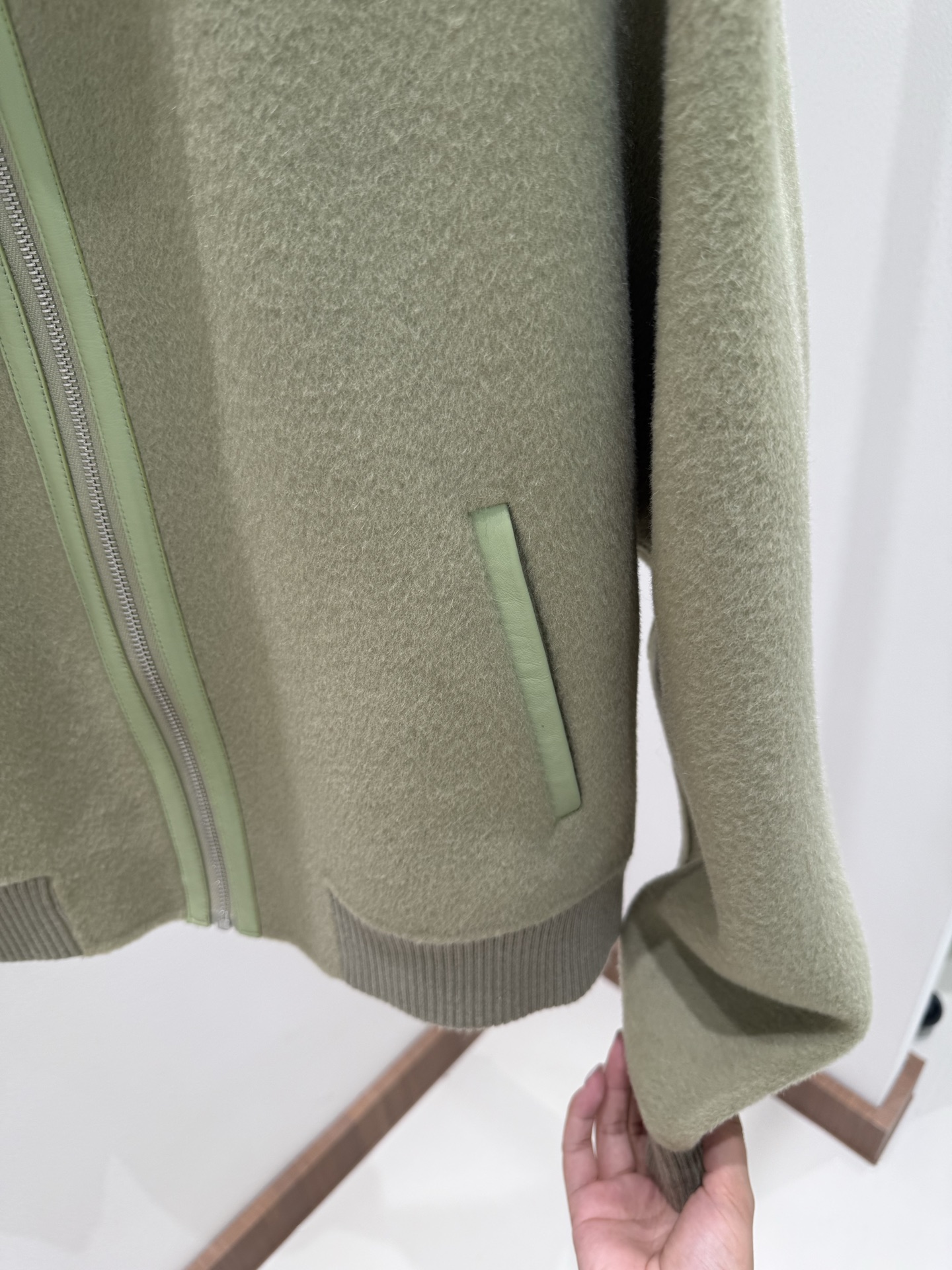 “Herme s 2025 Cashmere Jacket: Single-Rate Female Suit for Autumn & Winter | Dustproof Bag Included” - 图片 5