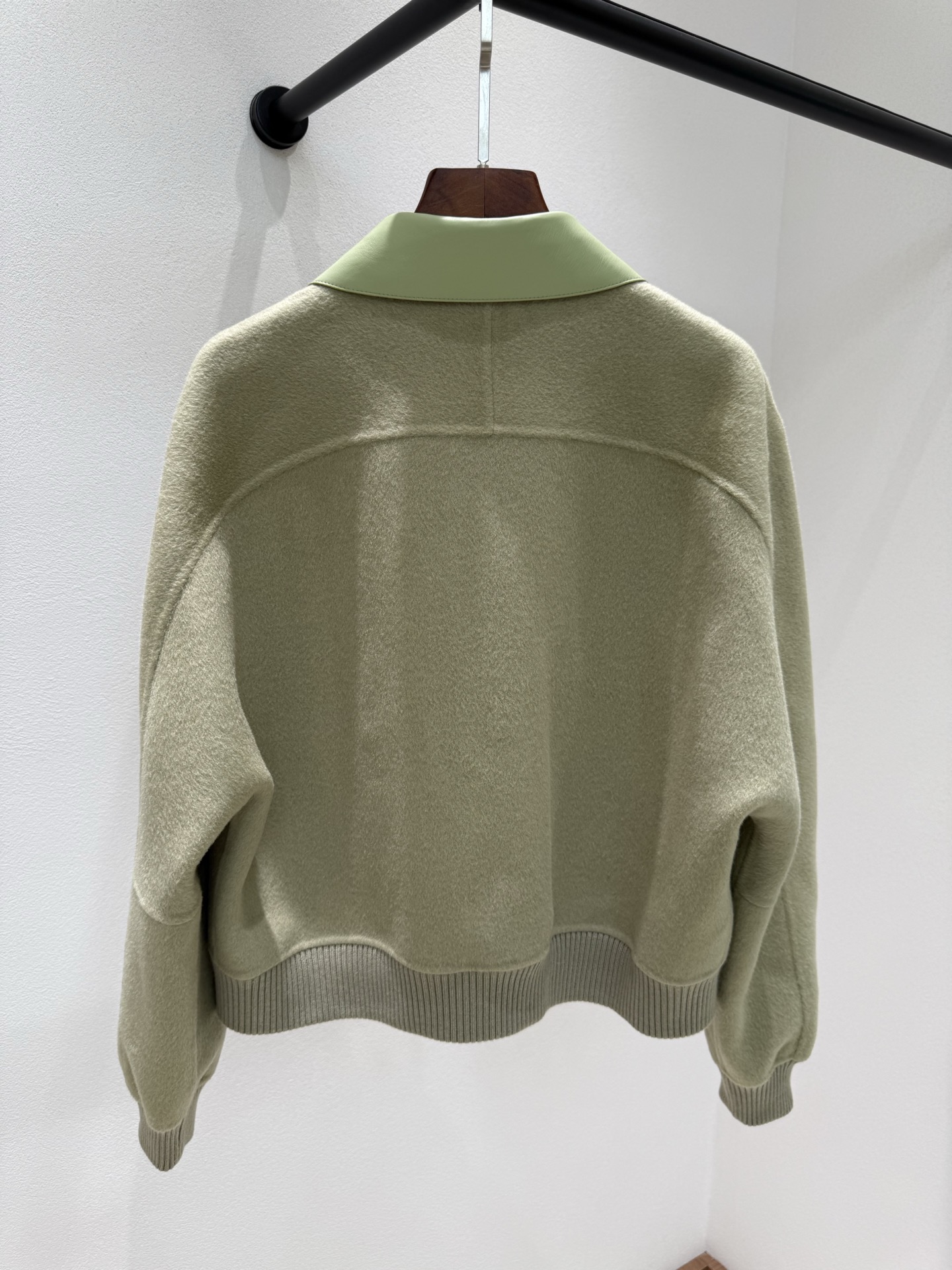 “Herme s 2025 Cashmere Jacket: Single-Rate Female Suit for Autumn & Winter | Dustproof Bag Included” - 图片 3
