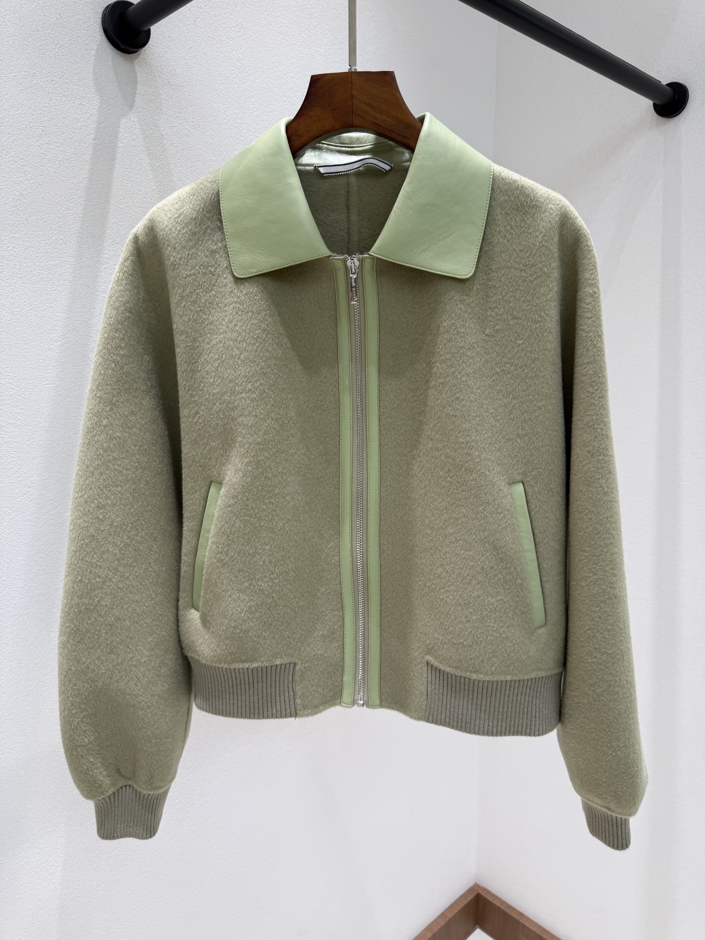 “Herme s 2025 Cashmere Jacket: Single-Rate Female Suit for Autumn & Winter | Dustproof Bag Included” - 图片 2