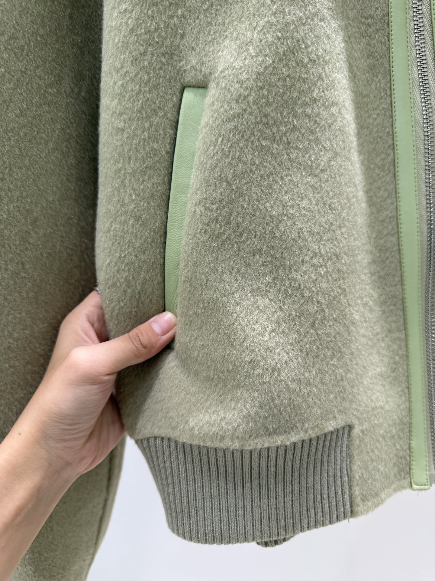 “Herme s 2025 Cashmere Jacket: Single-Rate Female Suit for Autumn & Winter | Dustproof Bag Included” - 图片 7