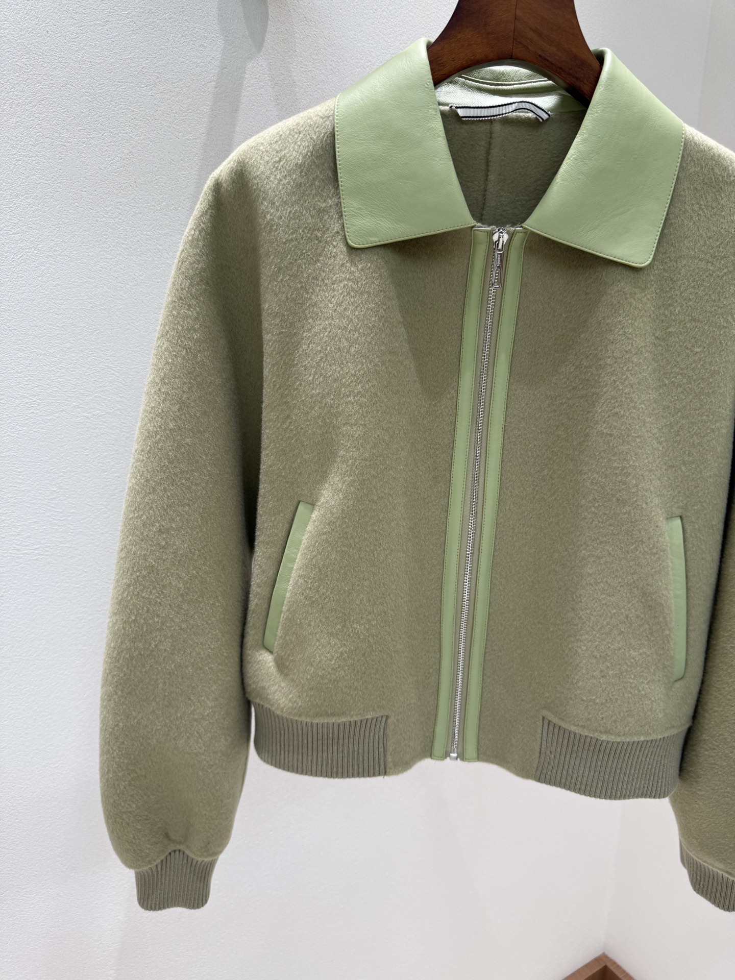 “Herme s 2025 Cashmere Jacket: Single-Rate Female Suit for Autumn & Winter | Dustproof Bag Included” - 图片 4
