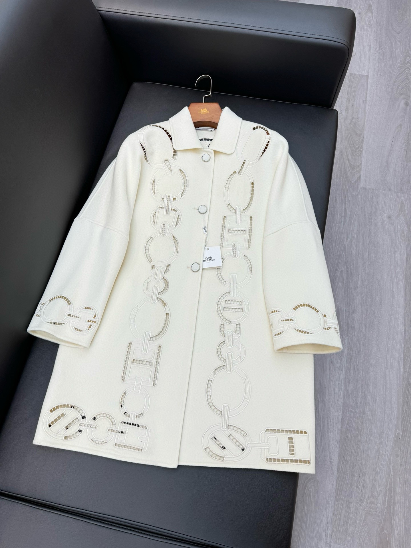 NO:636052,Hermes* autumn and winter heavy cashmere jacket 36 38 40 in stock pumpkin color black white,Hermes-clothing,hermes,hermes,jackets & coats,alexander wang19860909Hermes*秋冬重工羊绒外套 36 38 40 现货 南瓜色 黑色 白色,爱马仕-服装,hermes,hermes,jackets & coats,alexander wang,Women's clothing