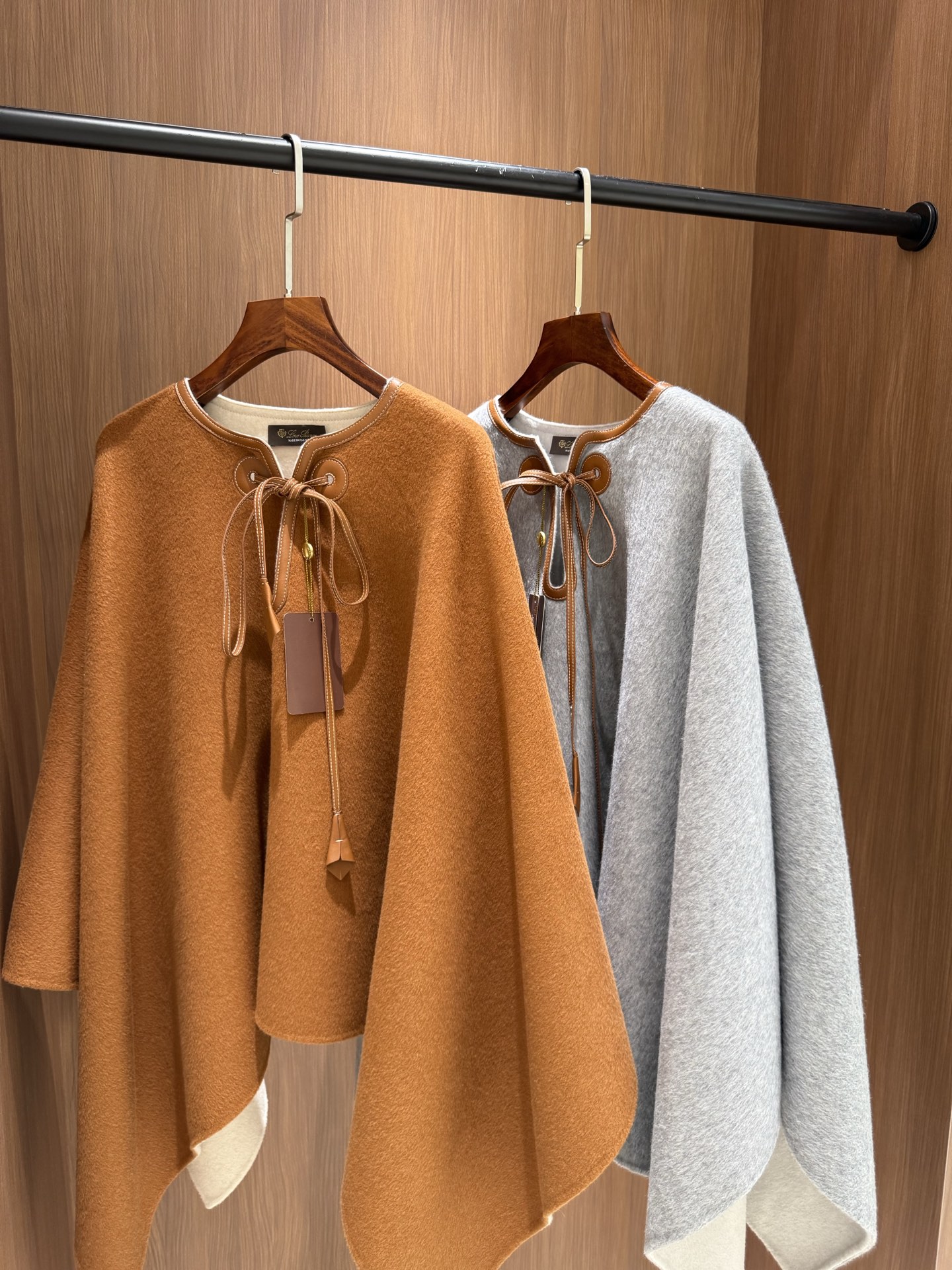 Loro Piana Cashmere Cape: Elegant & Luxurious Outerwear for Fall/Winter 2 i1756805562010 2452 0 7