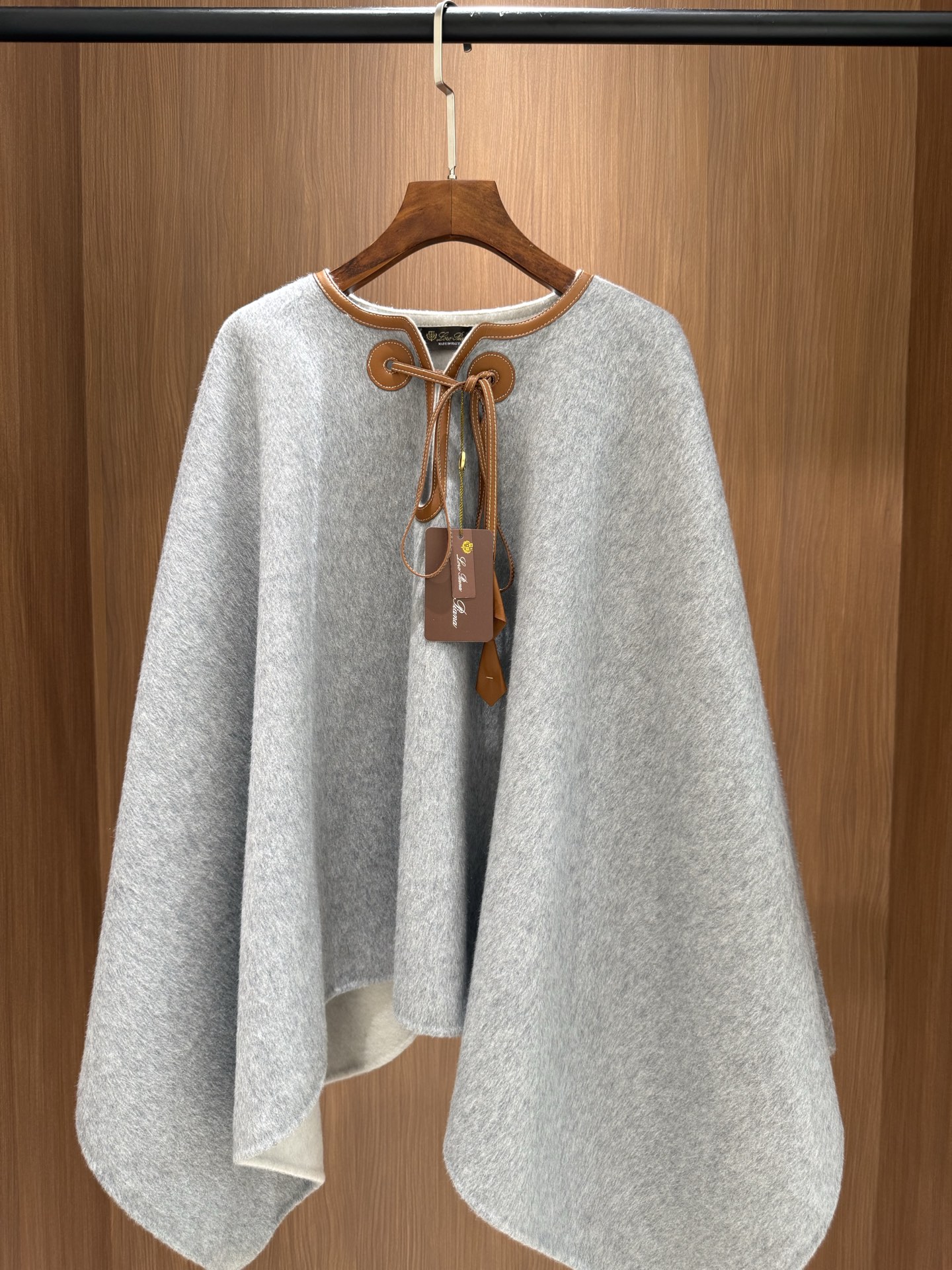 Loro Piana Wool and Cashmere Cape Coat - Elegant Winter Essential 6 i1756806398645 5418 0 4
