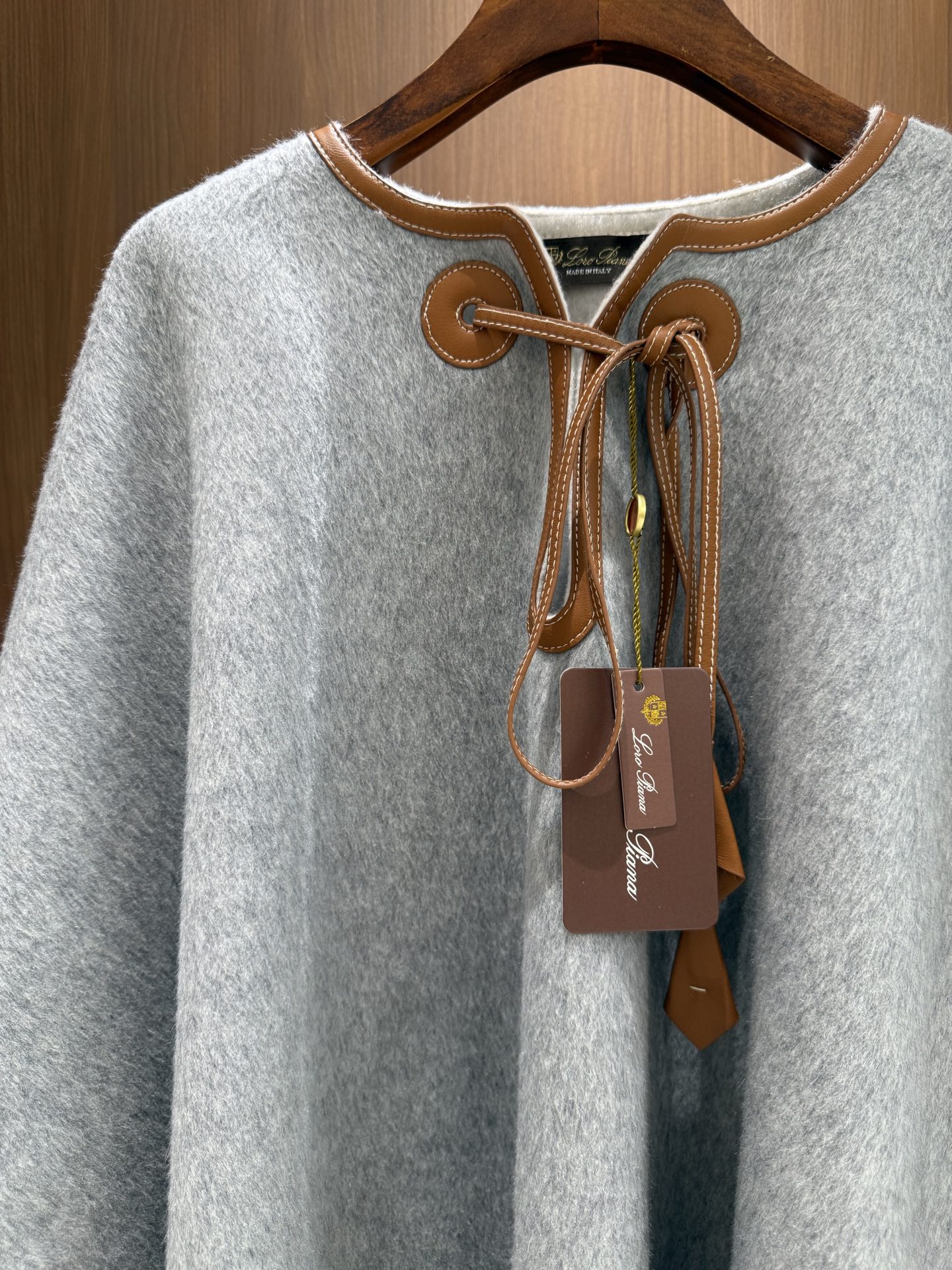 Loro Piana Wool and Cashmere Cape Coat - Elegant Winter Essential 7 i1756806398700 895 0 5