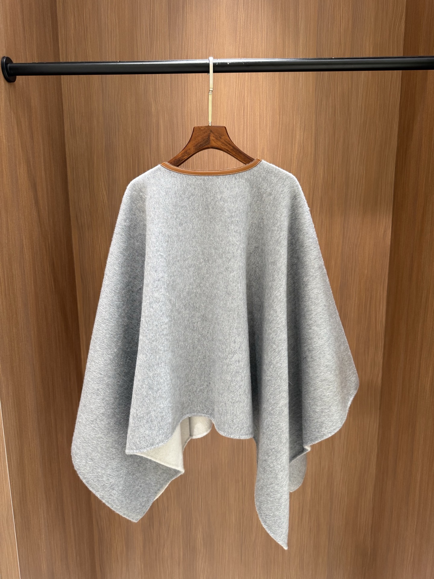 Loro Piana Wool and Cashmere Cape Coat - Elegant Winter Essential 4 i1756806413476 3665 0 2