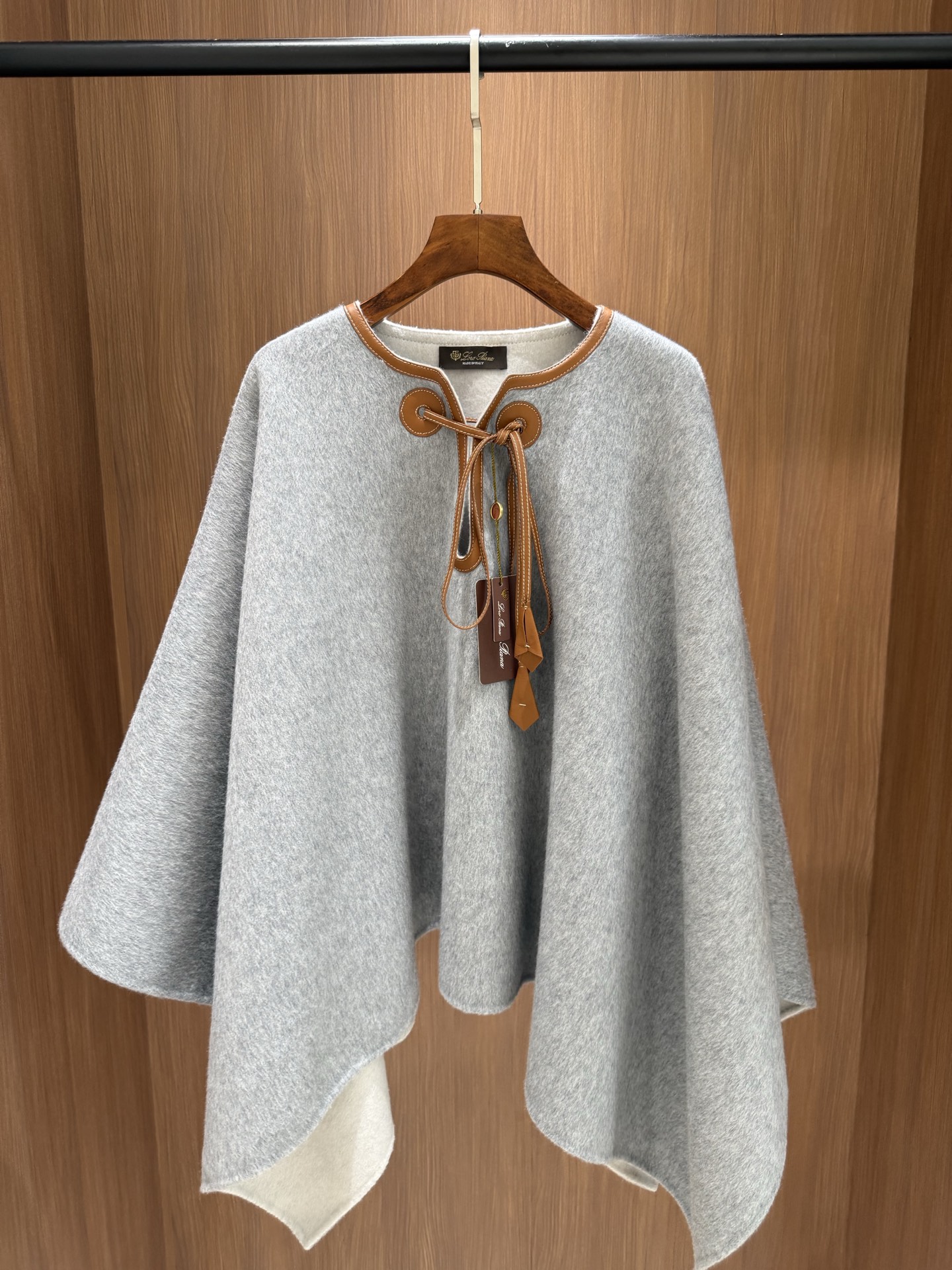 Loro Piana Wool and Cashmere Cape Coat - Elegant Winter Essential 3 i1756806413558 2377 0 1