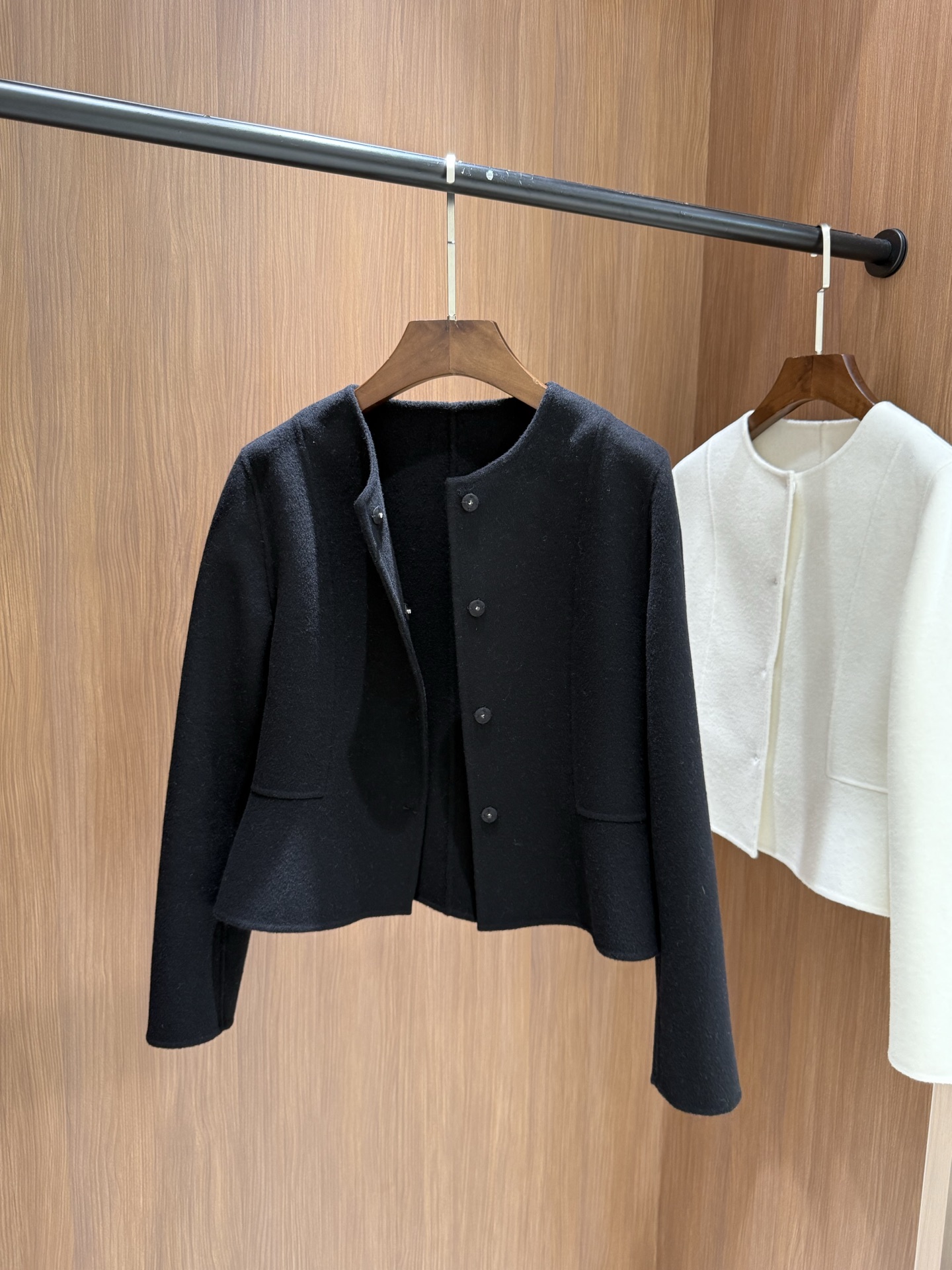 GIADA Cashmere Short Coat - Elegant Petal Fold Design, Fitted Silhouette 7 i1757156551336 8778 0 4