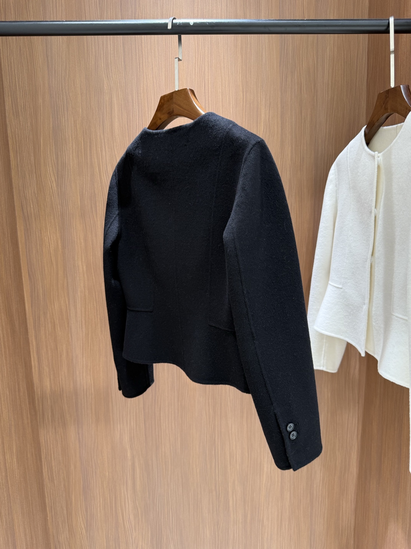 GIADA Cashmere Short Coat - Elegant Petal Fold Design, Fitted Silhouette 6 i1757156551393 8861 0 3