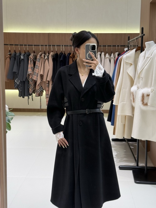 Elegant MaxMara Black Wool Blend Belted Coat - Sophisticated Outerwear 1 Elegant MaxMara Black Wool Blend Belted Coat - Sophisticated Outerwear