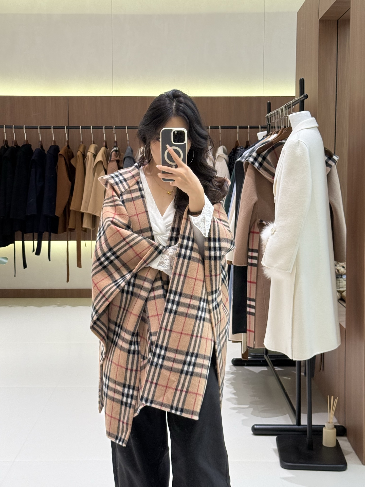 Élégant Poncho Burberry à Carreaux, Chaud et Tendance pour Toutes les Saisons