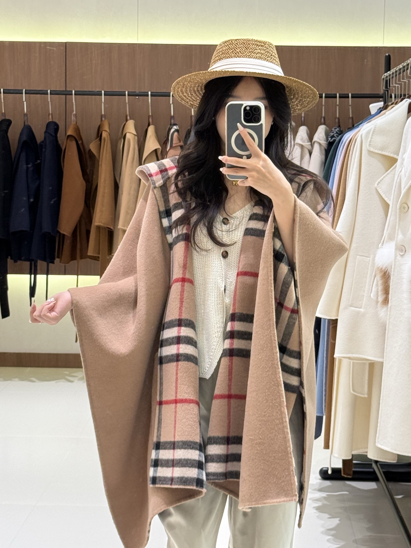 Elegante Burberry Geïnspireerde Cape met Ruitpatroon - Stijlvol en Comfortabel
