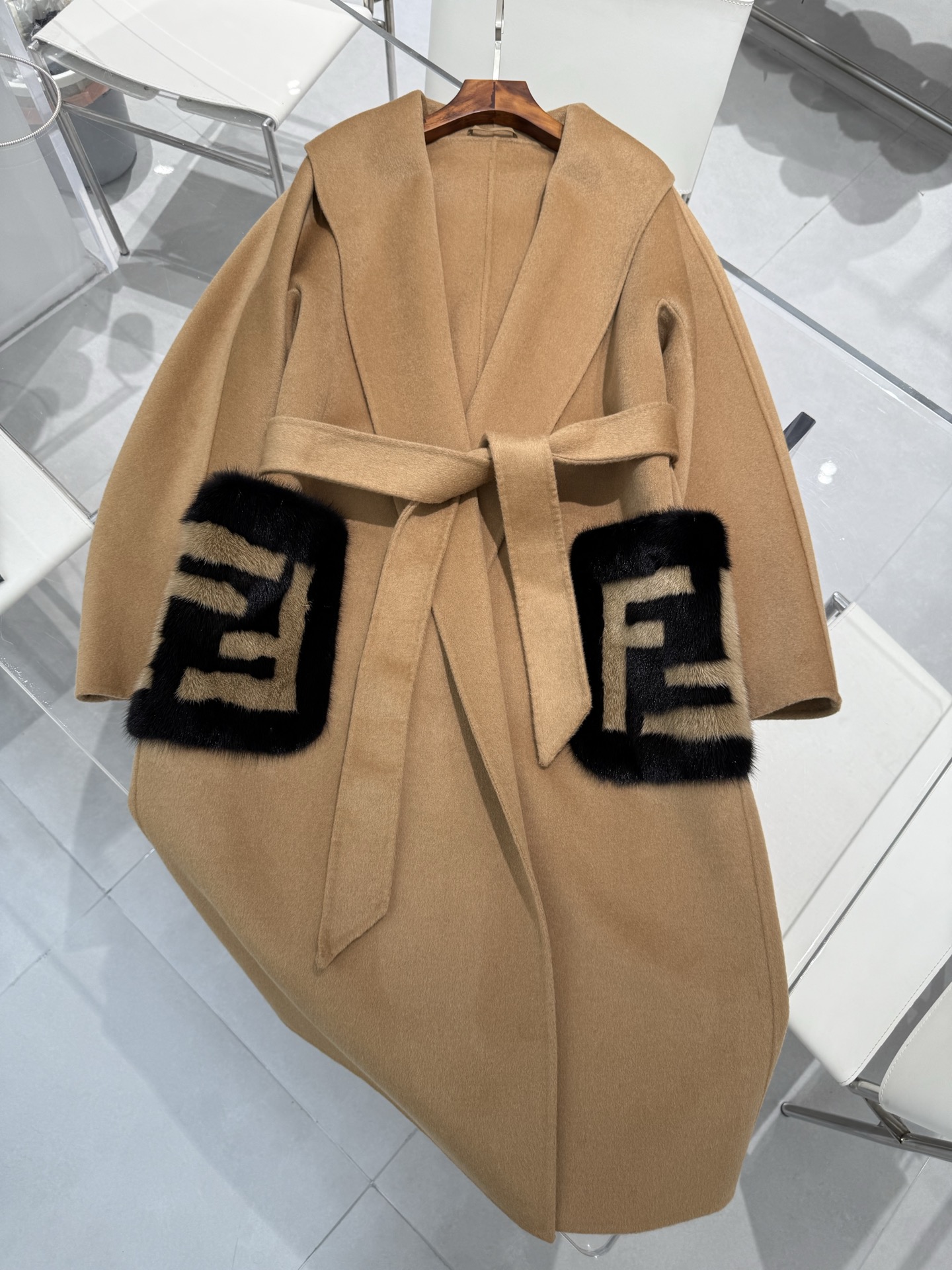 Fendi 2025 Fall/Winter Cashmere Coat with Fur Accents, Elegant and Stylish