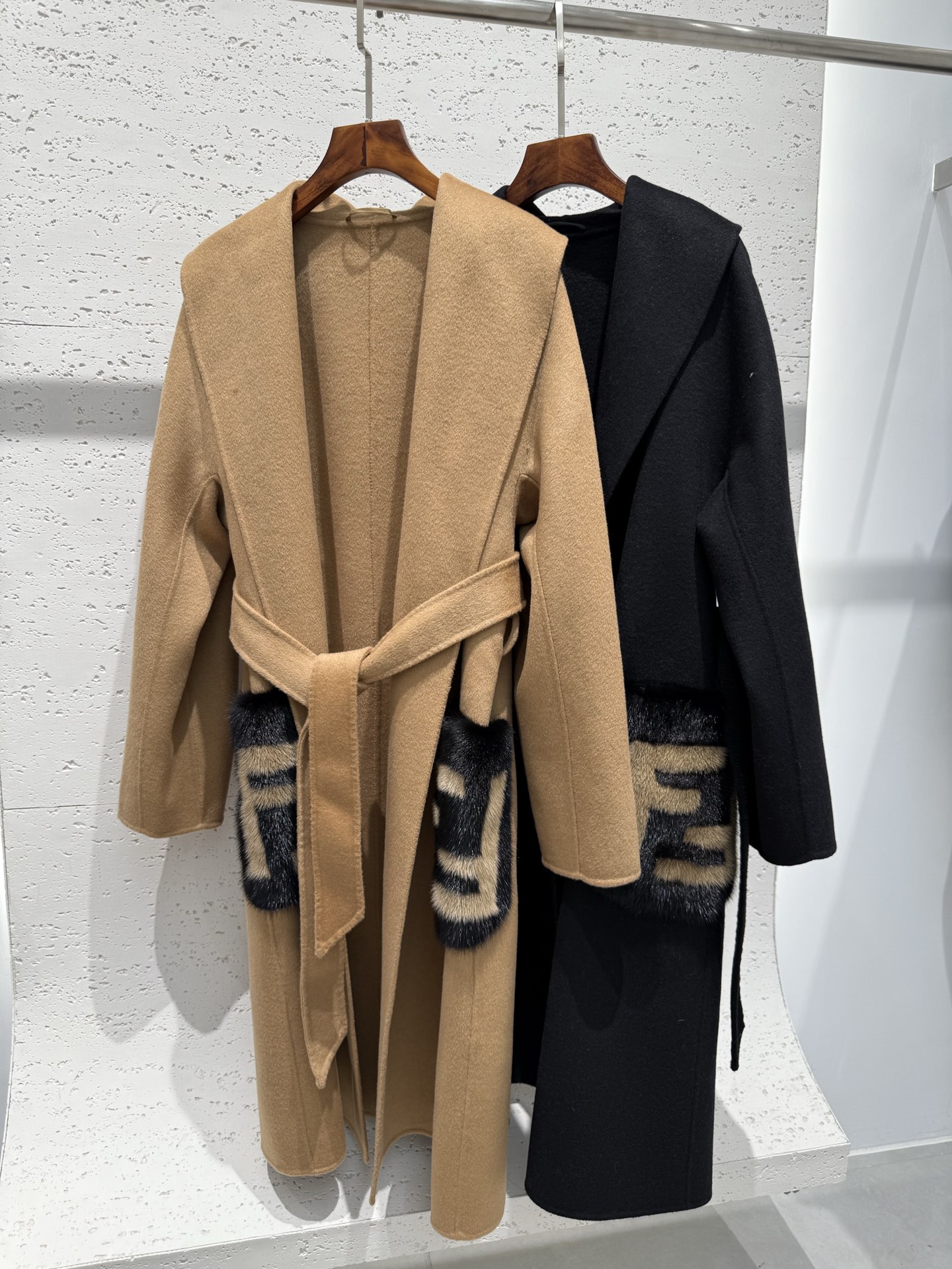 Fendi 2025 Fall/Winter Cashmere Coat with Fur Accents, Elegant and Stylish 10 i1757920735168 9949 0 7
