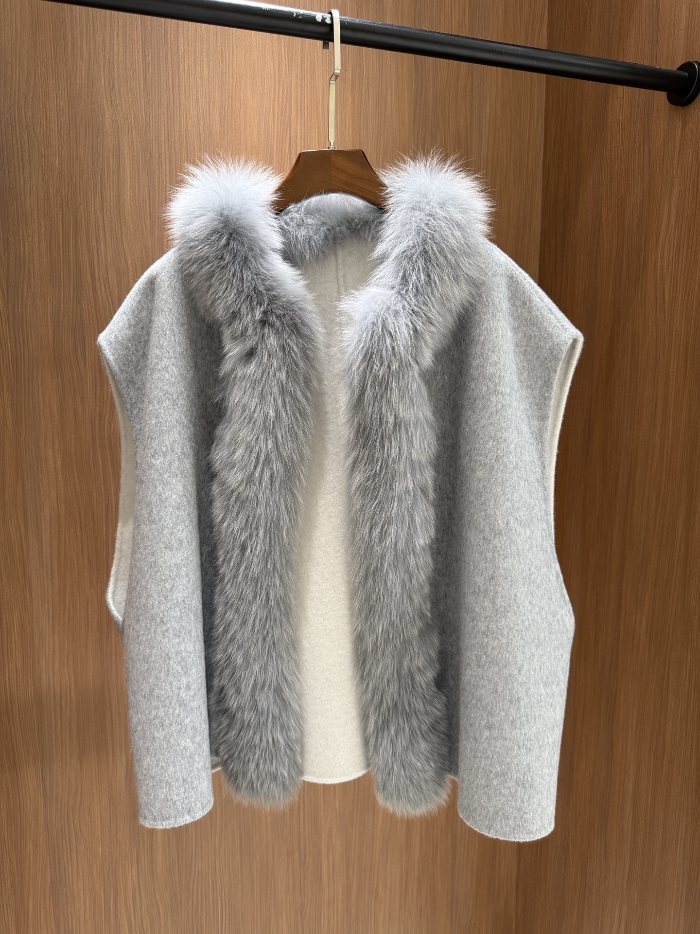 NO:636079,Loro piana fox fur vest, one size fits all, must-have for ladies, women's clothing, loro piana, alexander wang19860909Loro piana 狐狸毛马甲 均码 贵妇必备,女装,loro piana,alexander wang,Women's clothing