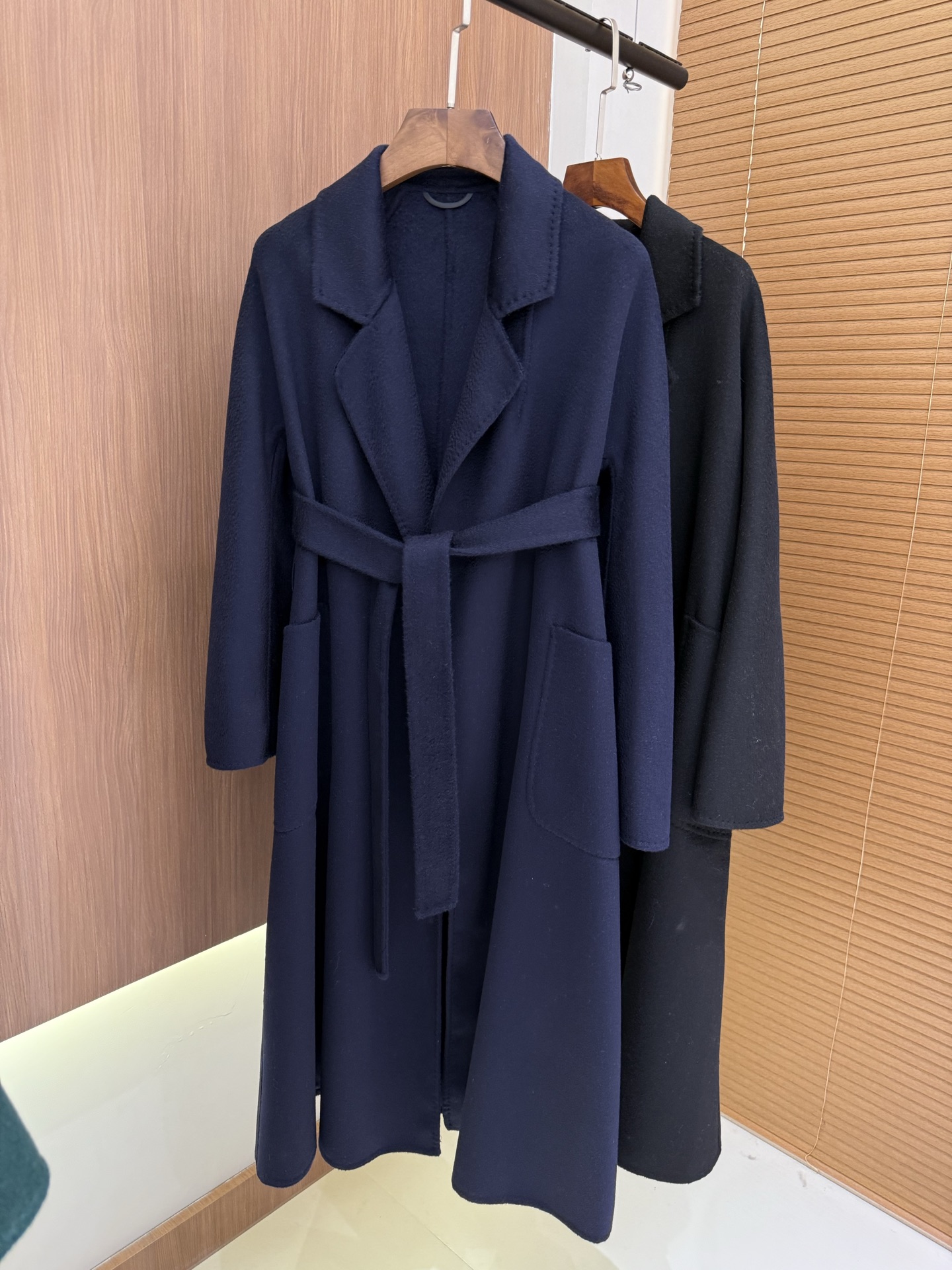 Max Mara Labbro Wool-Cashmere Blend Coat - Timeless Elegance 8 i1758886772625 3911 0 7