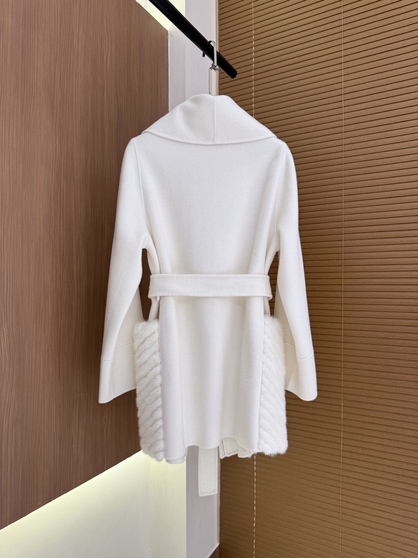 Elegant MaxMara Style Cashmere Coat with Fur Trim - Timeless Winter Fashion 5 i1759829658257 5072 0 3
