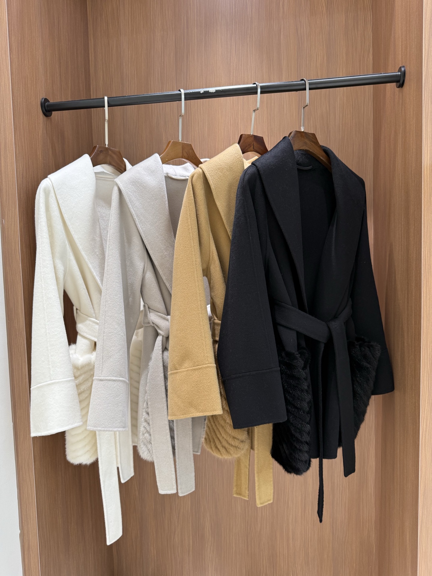 Elegant MaxMara Style Cashmere Coat with Fur Trim - Timeless Winter Fashion 9 i1759829662968 5323 0 7