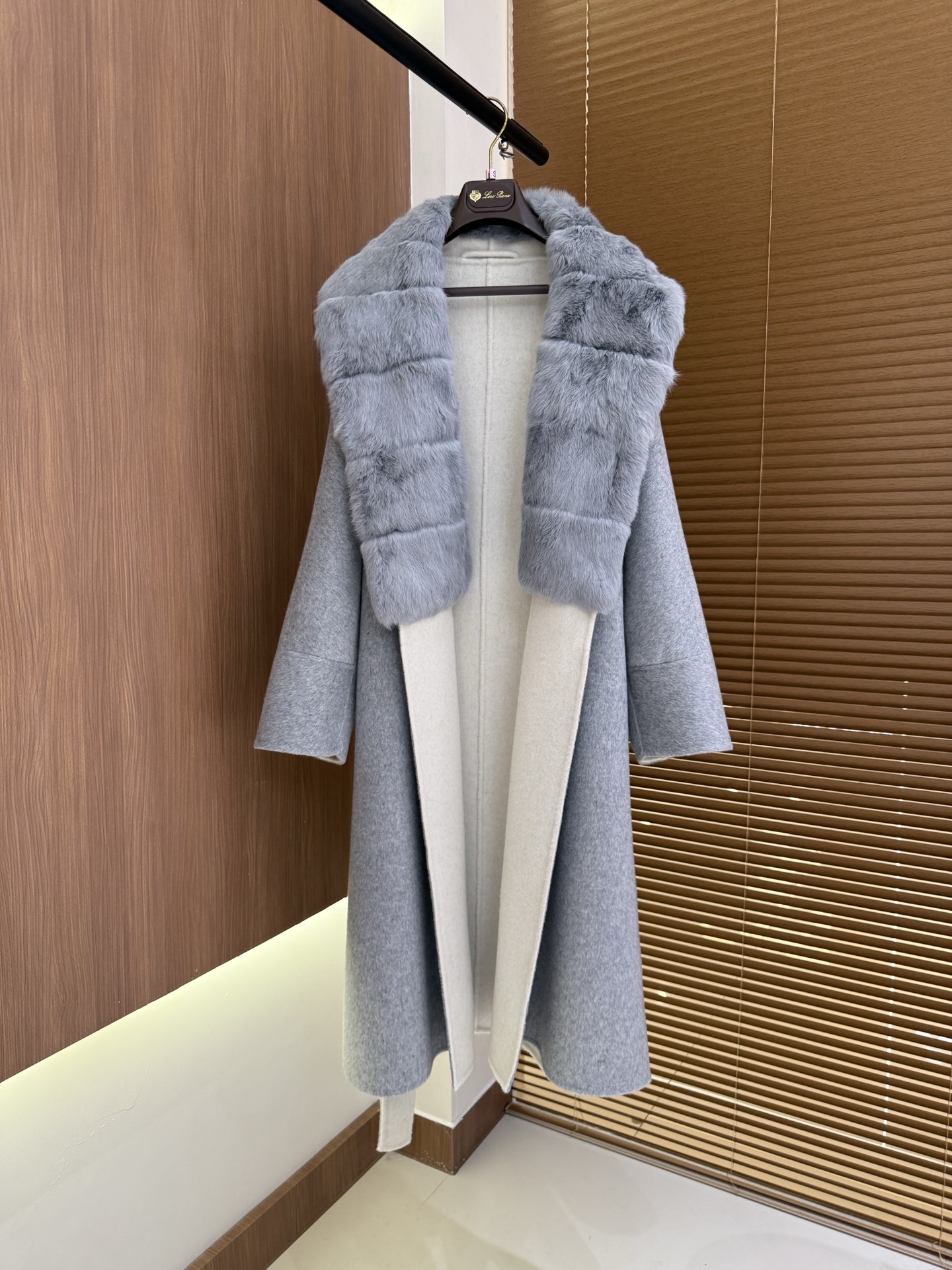 Loro Piana Kasjmier Wollen Jas met Bontkraag - Stijlvol & Warm