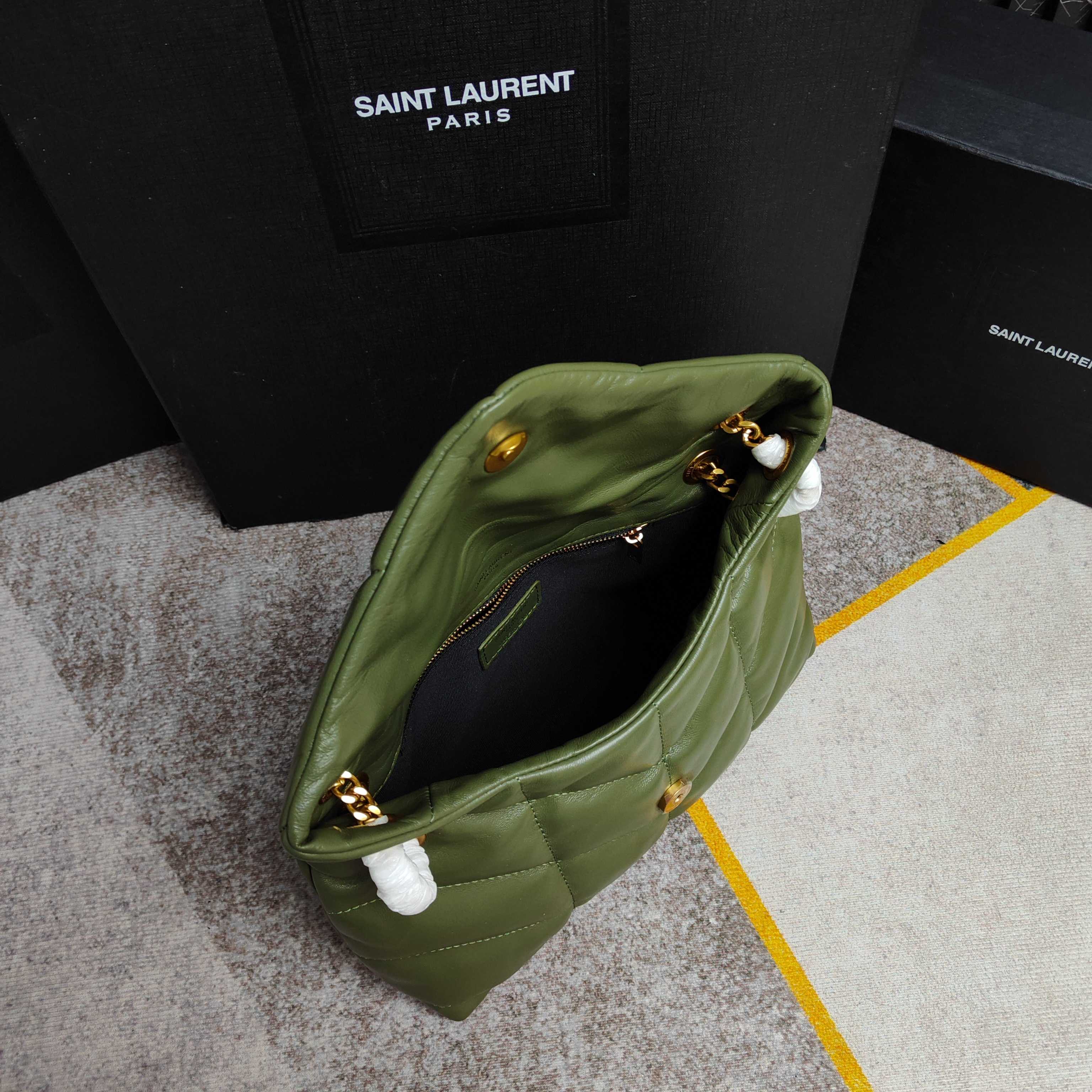 022中号8822-升级版LOULOU PUFFER 绗缝小羊皮包，100%小羊皮制作，手感柔软细腻，犹