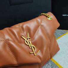 022中号8822-升级版LOULOU PUFFER 绗缝小羊皮包,100%小羊皮制作,手感柔软细腻,犹 022中号8822-升级版LOULOU PUFFER 绗缝小羊皮包,100%小羊皮制作,手感柔软细腻,犹
