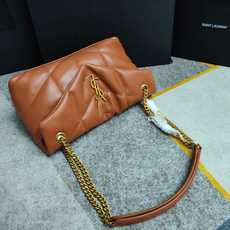 022中号8822-升级版LOULOU PUFFER 绗缝小羊皮包,100%小羊皮制作,手感柔软细腻,犹 022中号8822-升级版LOULOU PUFFER 绗缝小羊皮包,100%小羊皮制作,手感柔软细腻,犹