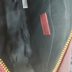 酒红色编织金扣·01Lou相机包_牛皮相机包,可调节式肩带搭配时尚流苏吊坠,罗缎衬里!包内有一个内插袋! 酒红色编织金扣·01Lou相机包_牛皮相机包,可调节式肩带搭配时尚流苏吊坠,罗缎衬里!包内有一个内插袋!