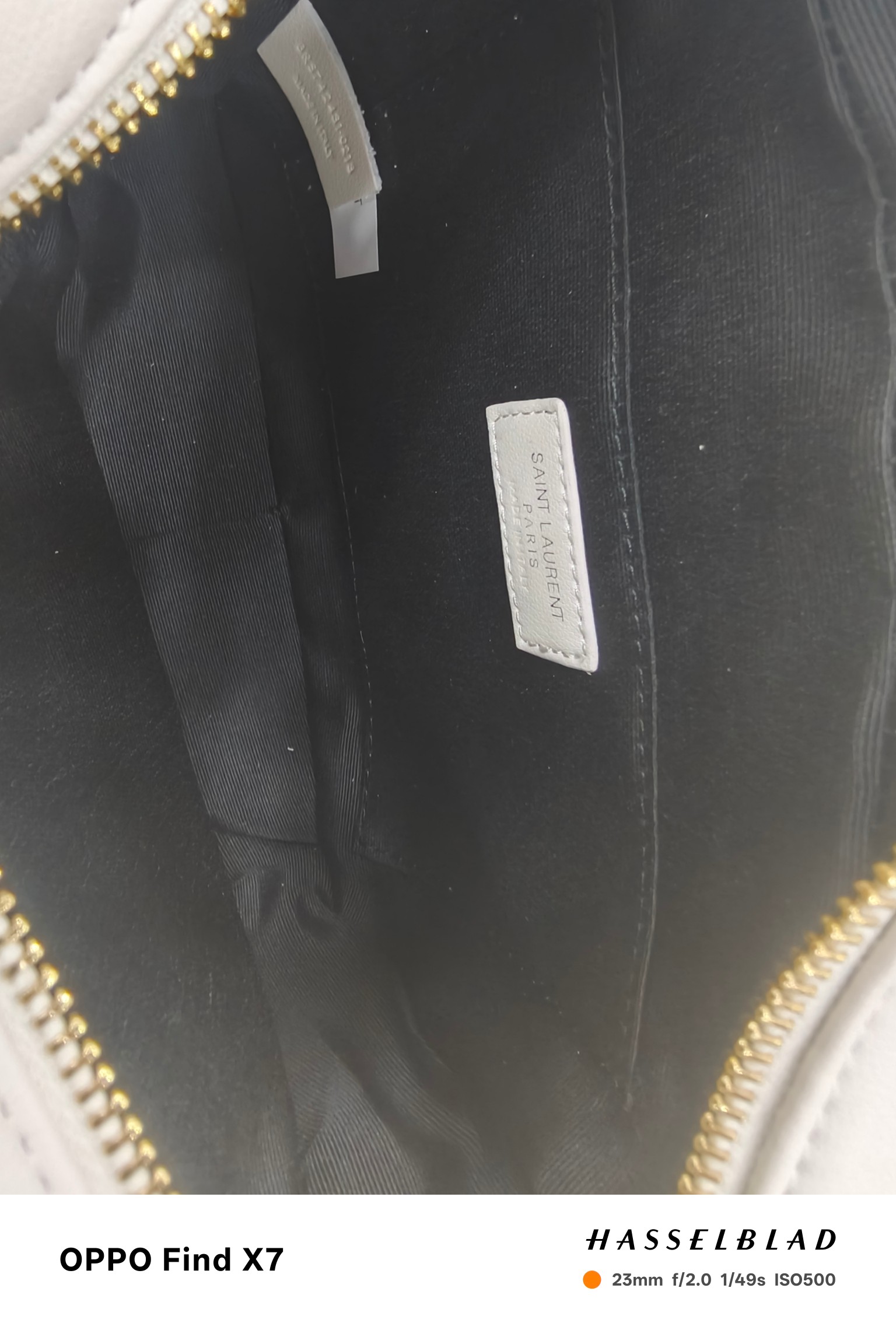 白色编织金扣·01Lou相机包_牛皮相机包，可调节式肩带搭配时尚流苏吊坠，罗缎衬里！包内有一个内插袋！非