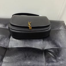 VOLTAIRE_手提斜挎包这个名称源自于主张自由 倡导宽松18世纪“启蒙时代”的法国作家兼哲学家伏尔泰 VOLTAIRE_手提斜挎包这个名称源自于主张自由 倡导宽松18世纪“启蒙时代”的法国作家兼哲学家伏尔泰