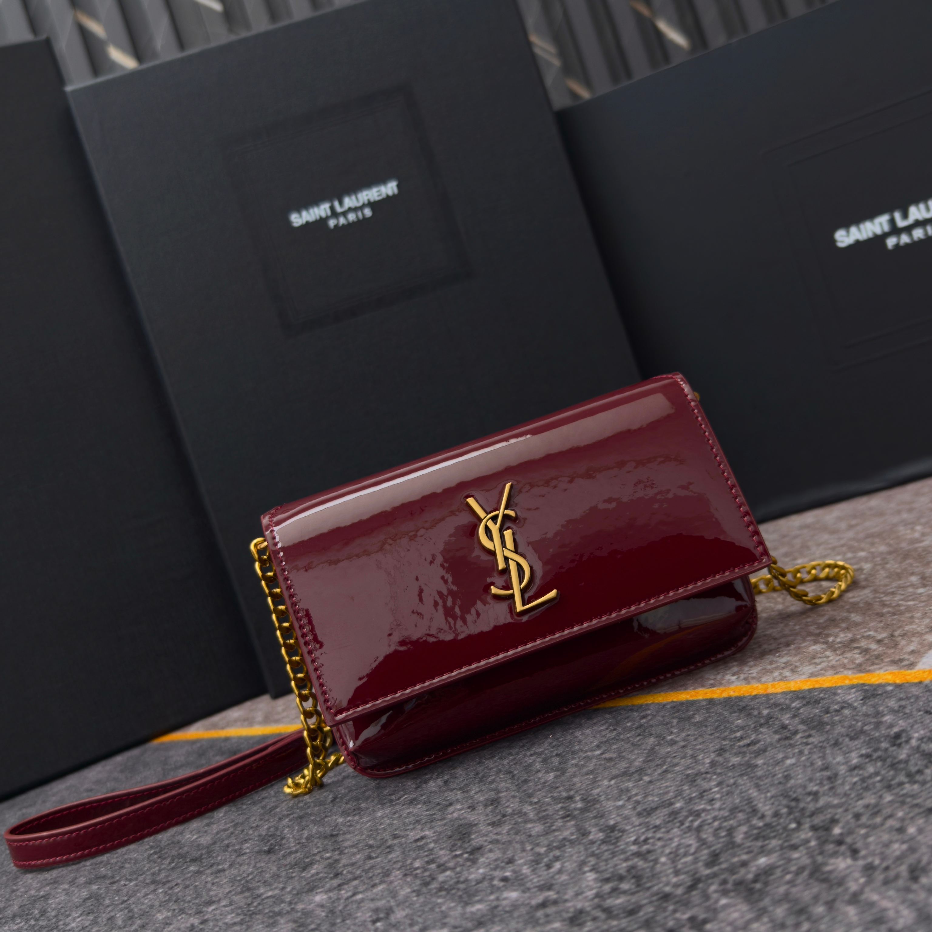 枣红漆皮·MONOGRAM Phone Holder迷你款小包_对于现在超级流行的小包风潮，这款绝对值得