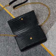 鳄鱼纹黑色MONOGRAM Phone Holder迷你款小包_对于现在超级流行的小包风潮,这款绝对值得 鳄鱼纹黑色MONOGRAM Phone Holder迷你款小包_对于现在超级流行的小包风潮,这款绝对值得